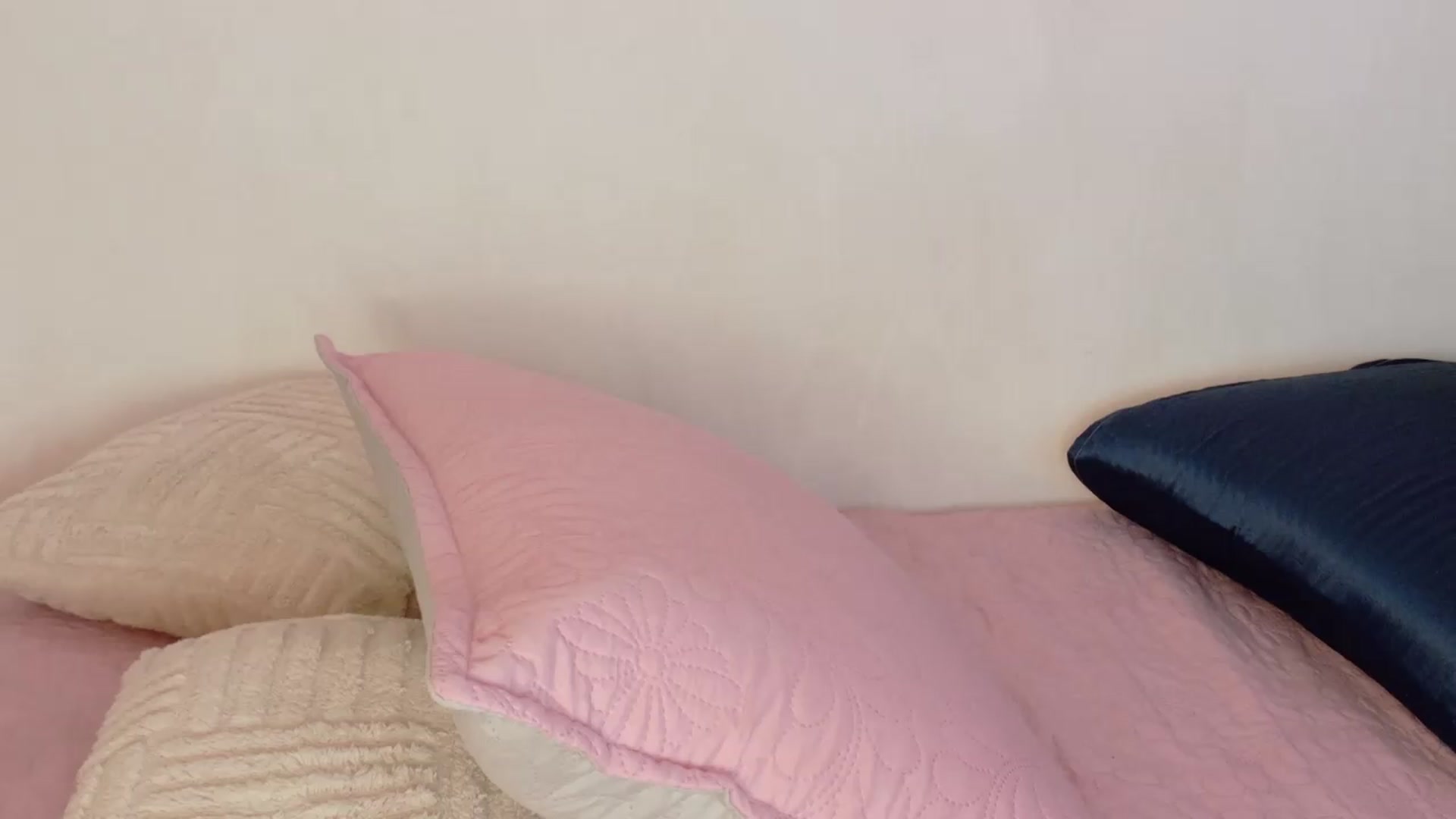 Gallery image thumbnail from HannaConnor's myfreecams stream on, 05/27/2026, 17:19 image 4 of 20