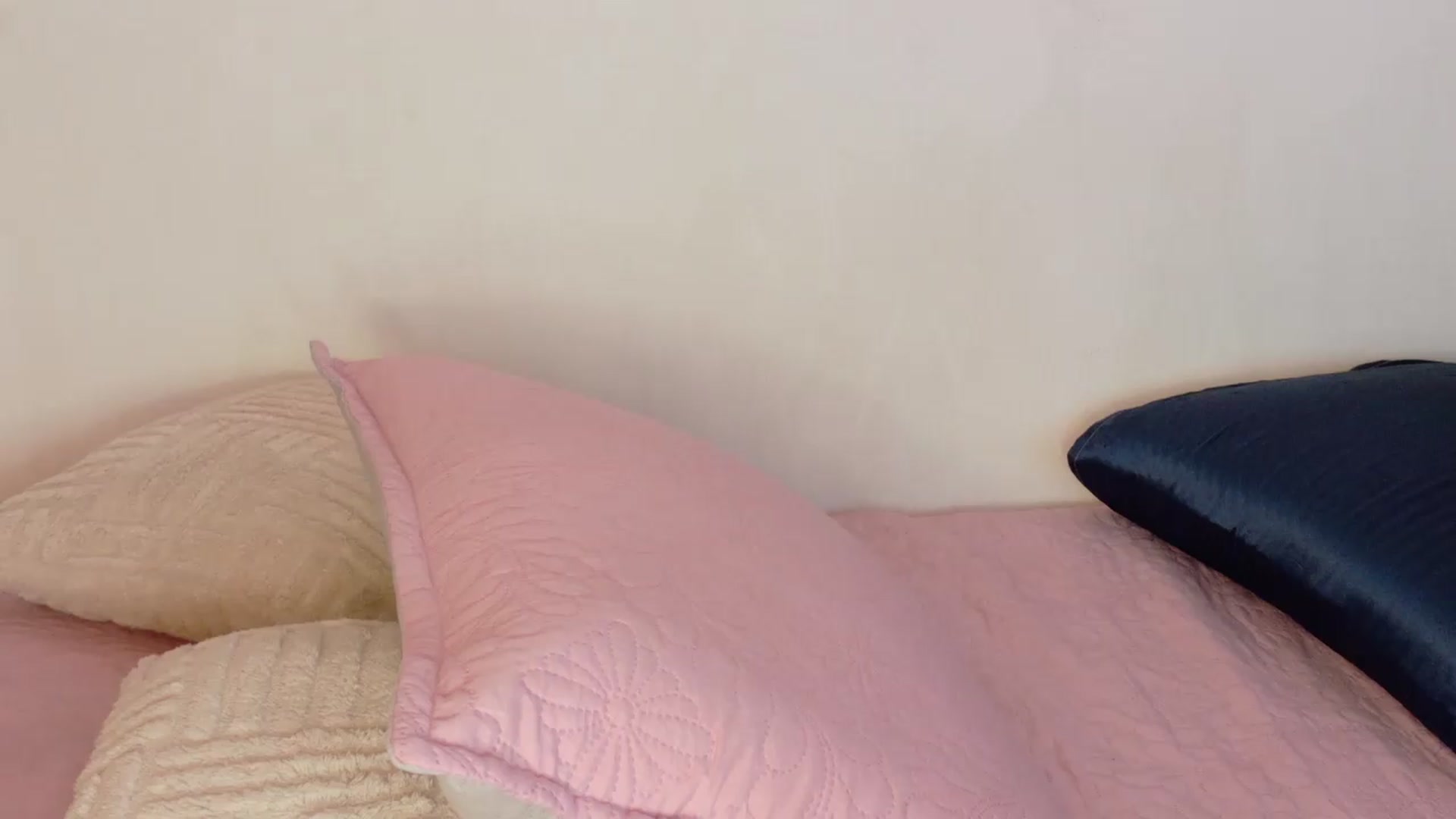 Gallery image thumbnail from HannaConnor's myfreecams stream on, 05/27/2026, 17:19 image 2 of 20