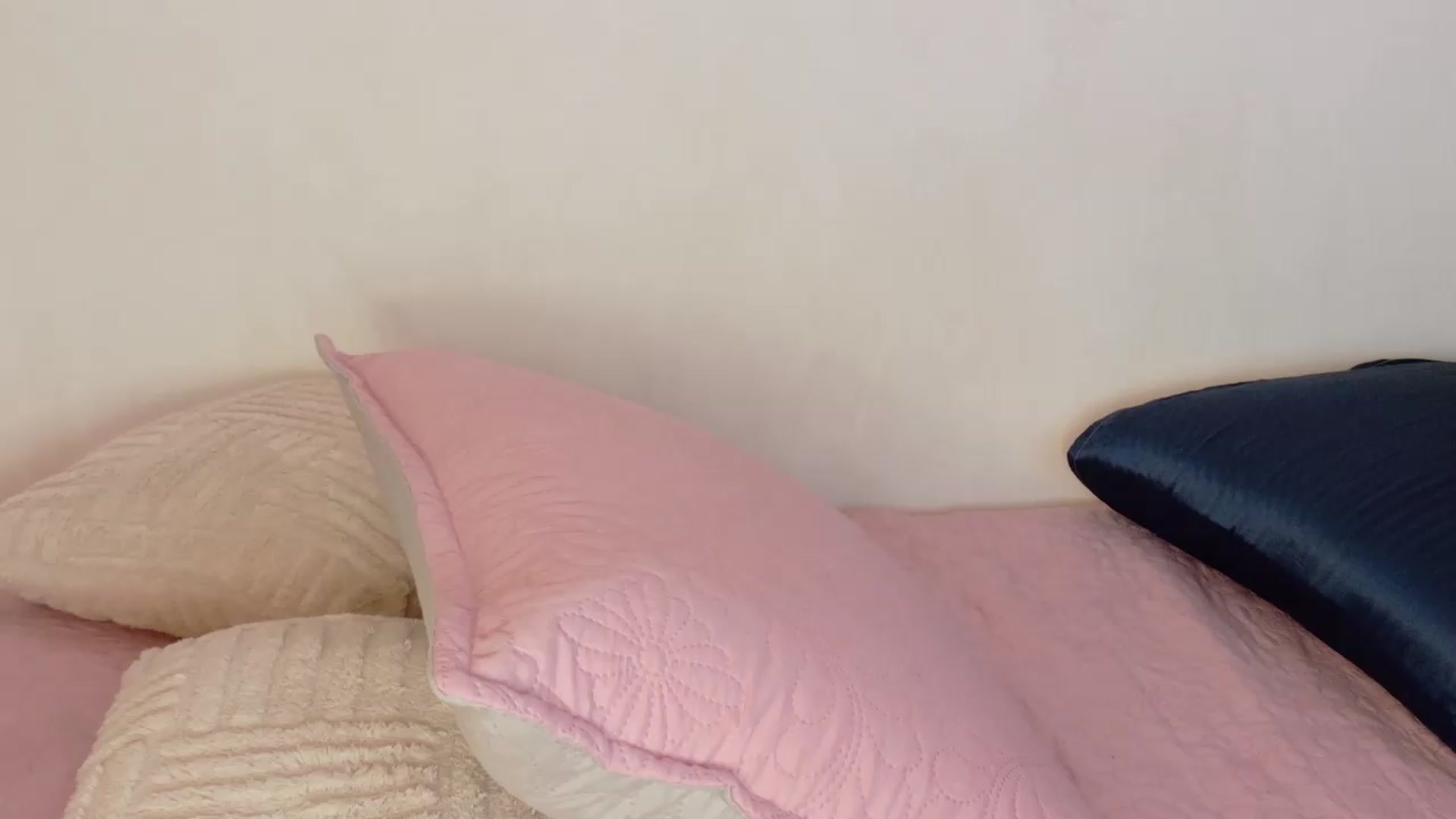 Gallery image thumbnail from HannaConnor's myfreecams stream on, 05/27/2026, 17:19 image 5 of 20