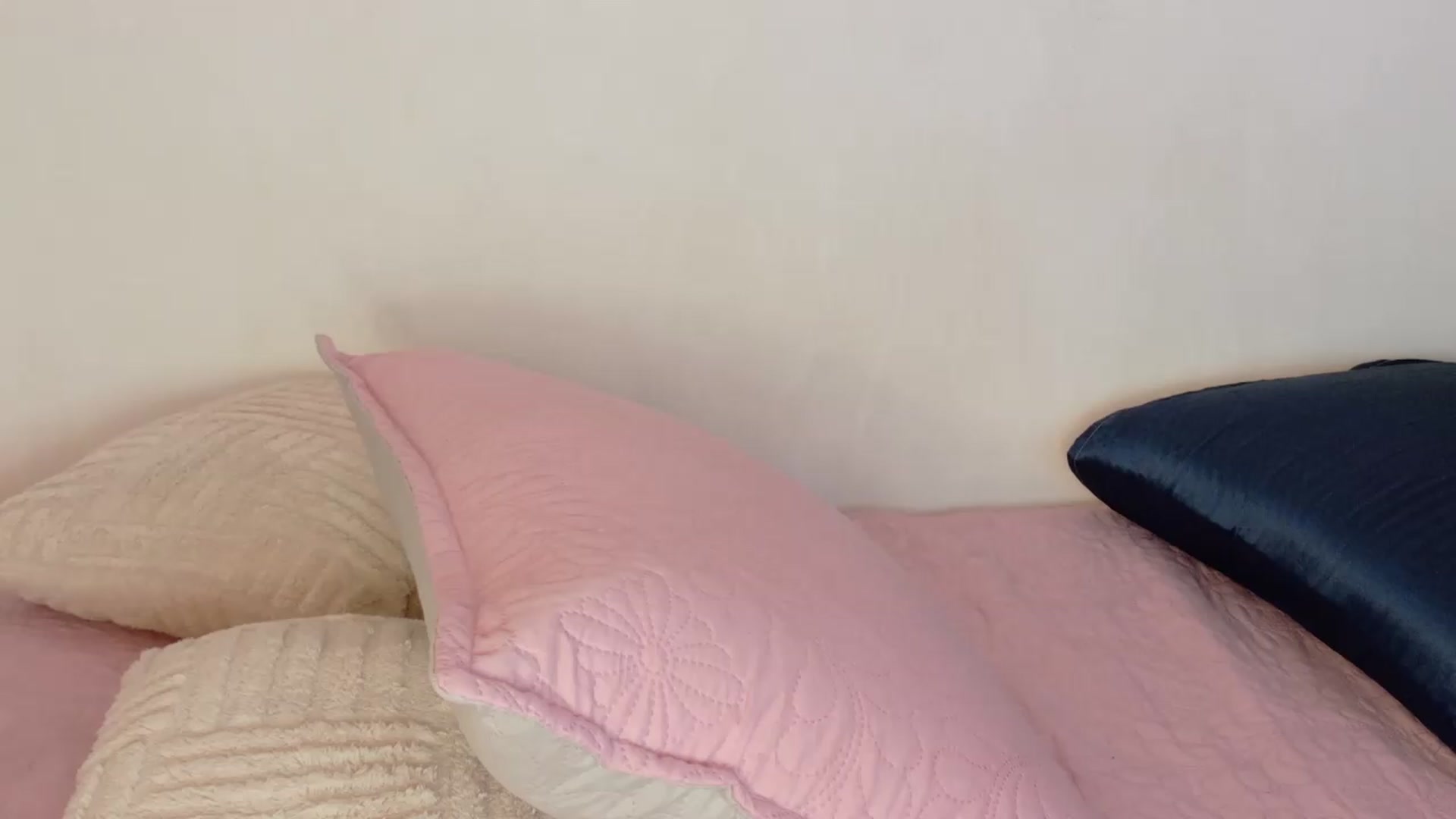 Gallery image thumbnail from HannaConnor's myfreecams stream on, 05/27/2026, 17:19 image 6 of 20