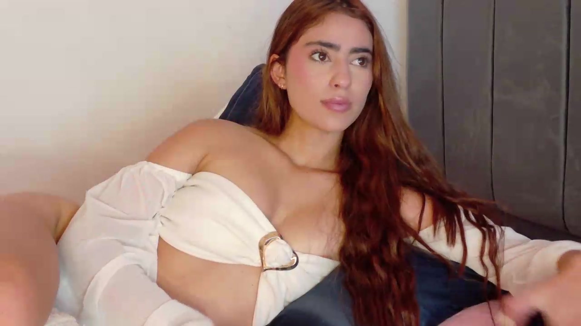 Gallery image thumbnail from HannaConnor's myfreecams stream on, 05/29/2026, 19:24 image 9 of 20
