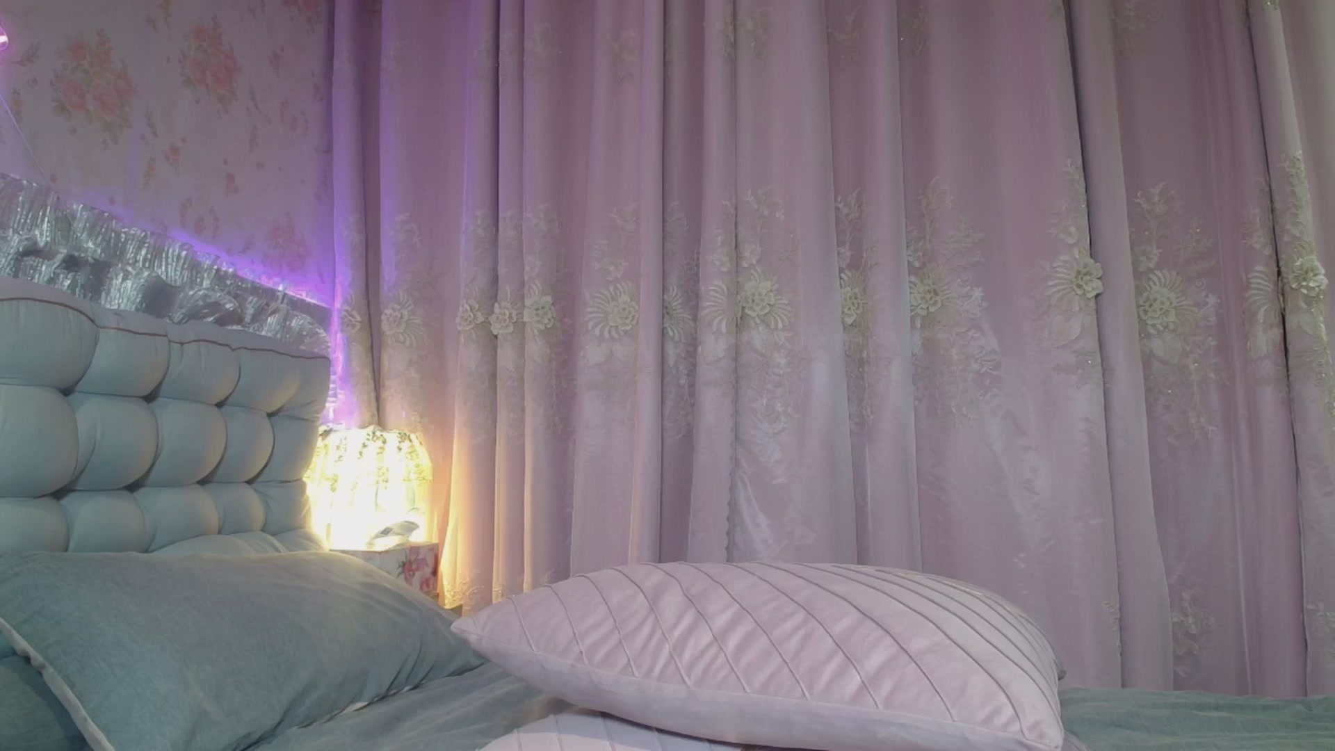 Gallery image thumbnail from HannaElite's myfreecams stream on, 05/17/2025, 10:46 image 18 of 20