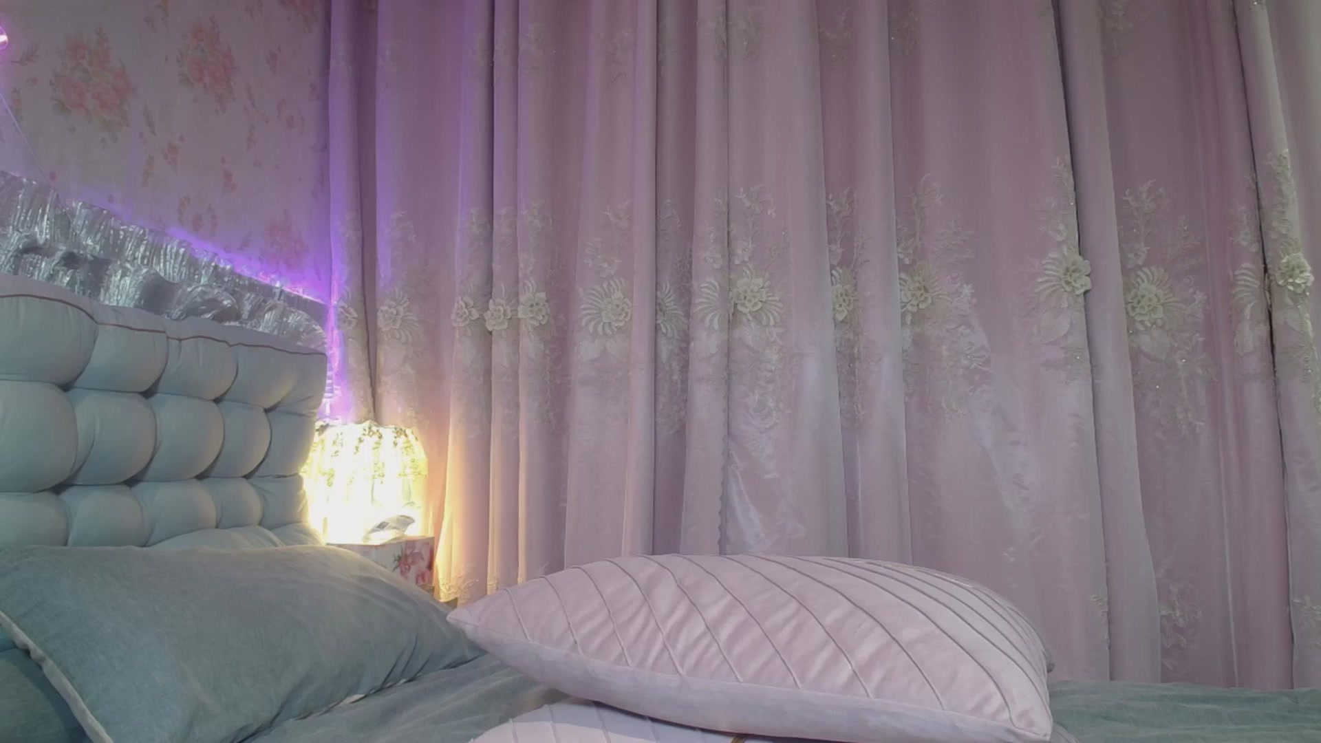 Gallery image thumbnail from HannaElite's myfreecams stream on, 05/17/2025, 10:46 image 19 of 20