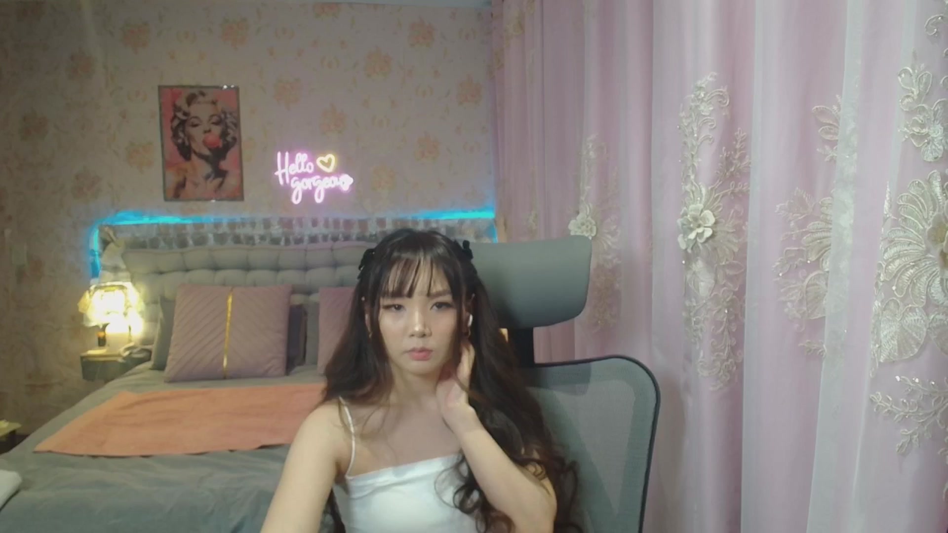 Gallery image thumbnail from HannaElite's myfreecams stream on, 06/22/2025, 08:05 image 3 of 20