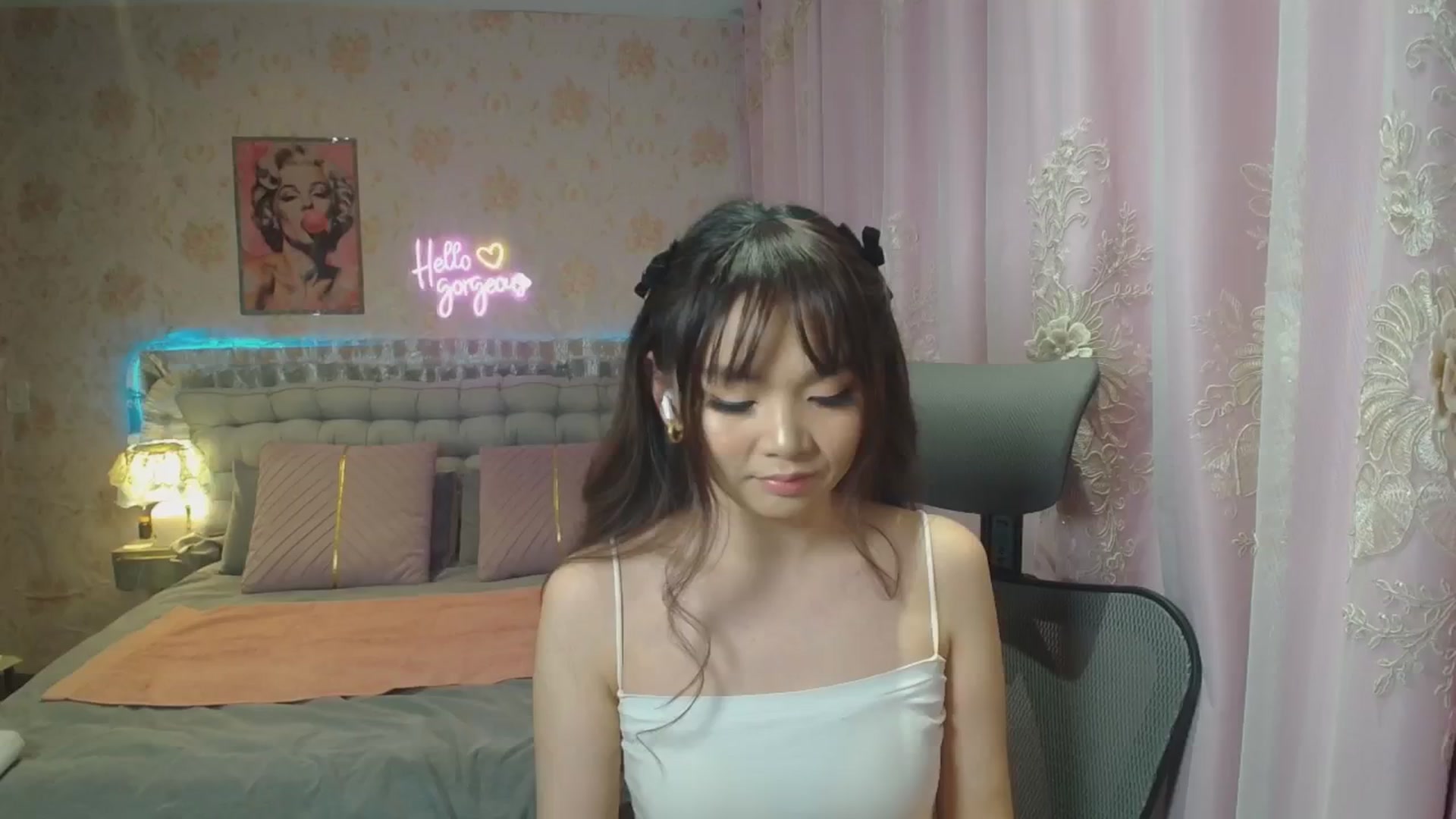 Gallery image thumbnail from HannaElite's myfreecams stream on, 06/22/2025, 08:05 image 17 of 20