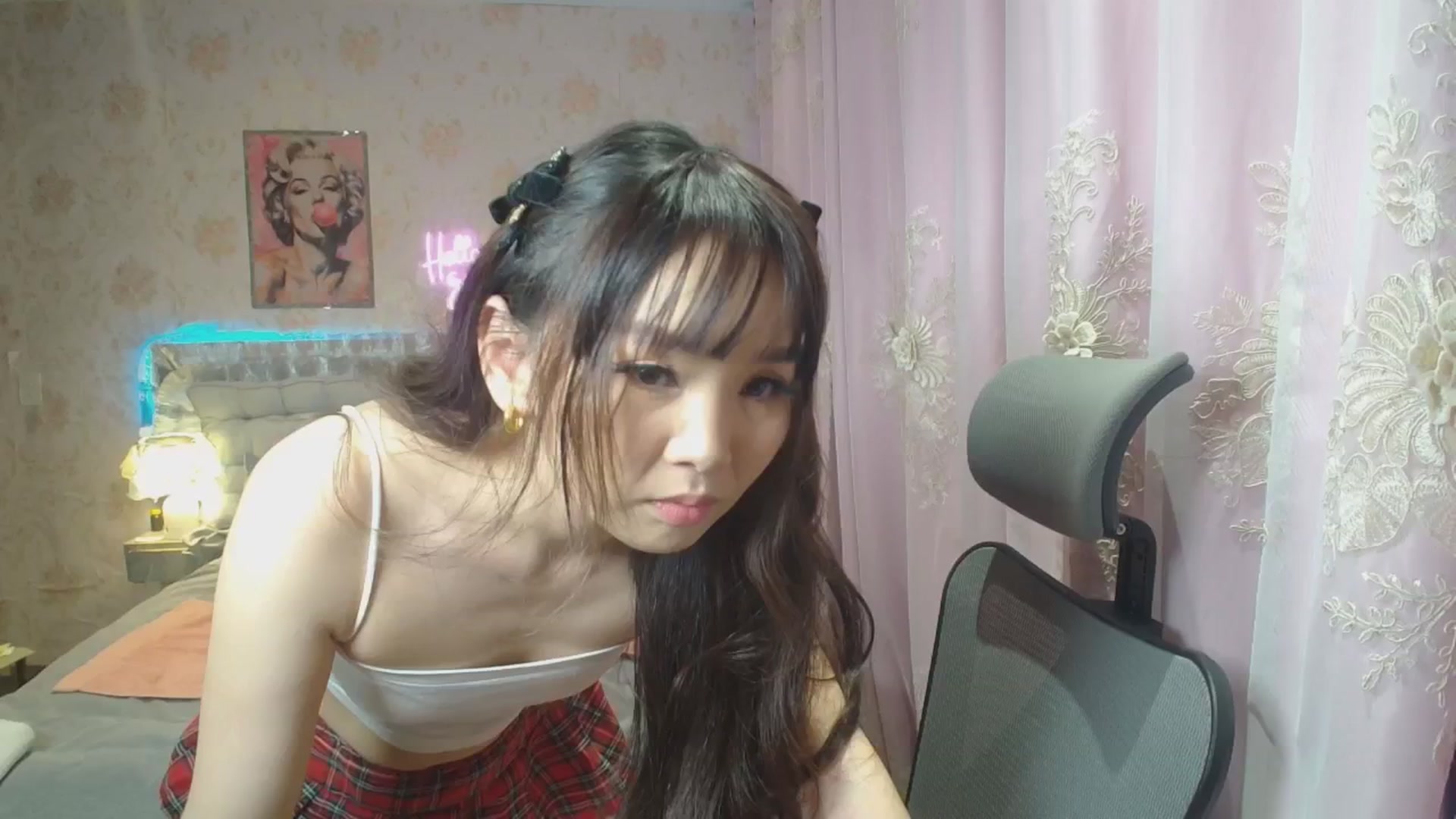 Gallery image thumbnail from HannaElite's myfreecams stream on, 06/22/2025, 08:05 image 2 of 20