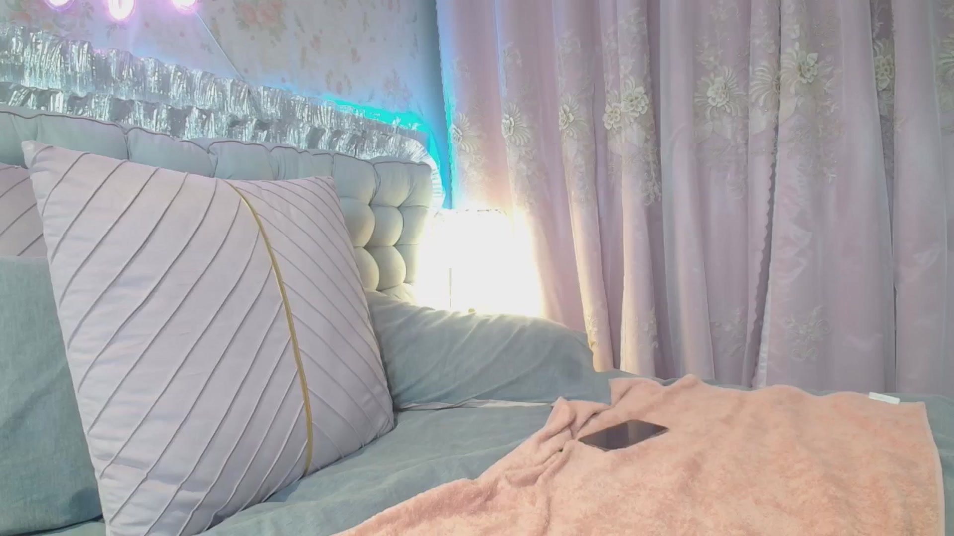 Gallery image thumbnail from HannaElite's myfreecams stream on, 06/28/2025, 12:48 image 16 of 20