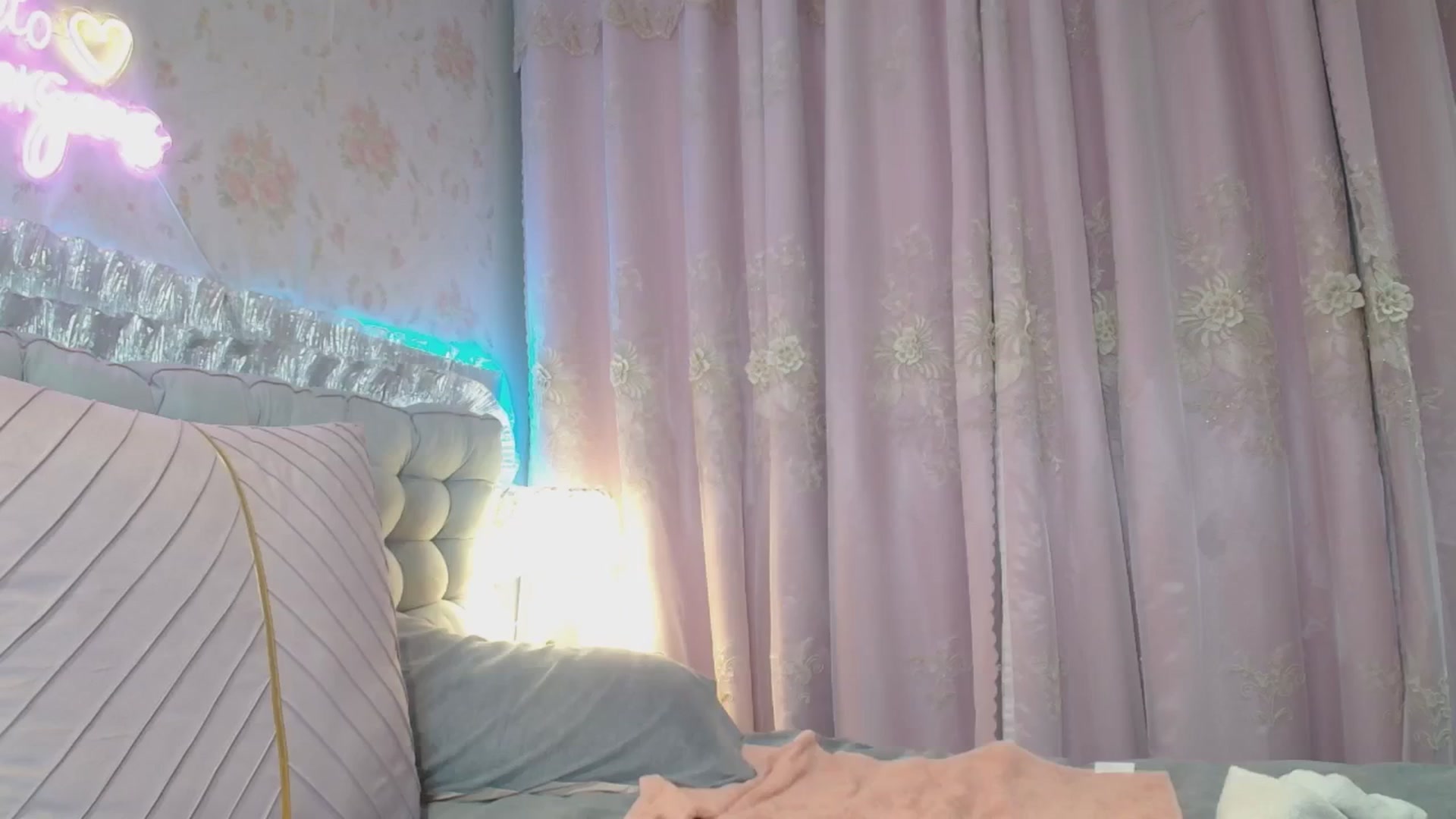 Gallery image thumbnail from HannaElite's myfreecams stream on, 06/28/2025, 12:48 image 19 of 20