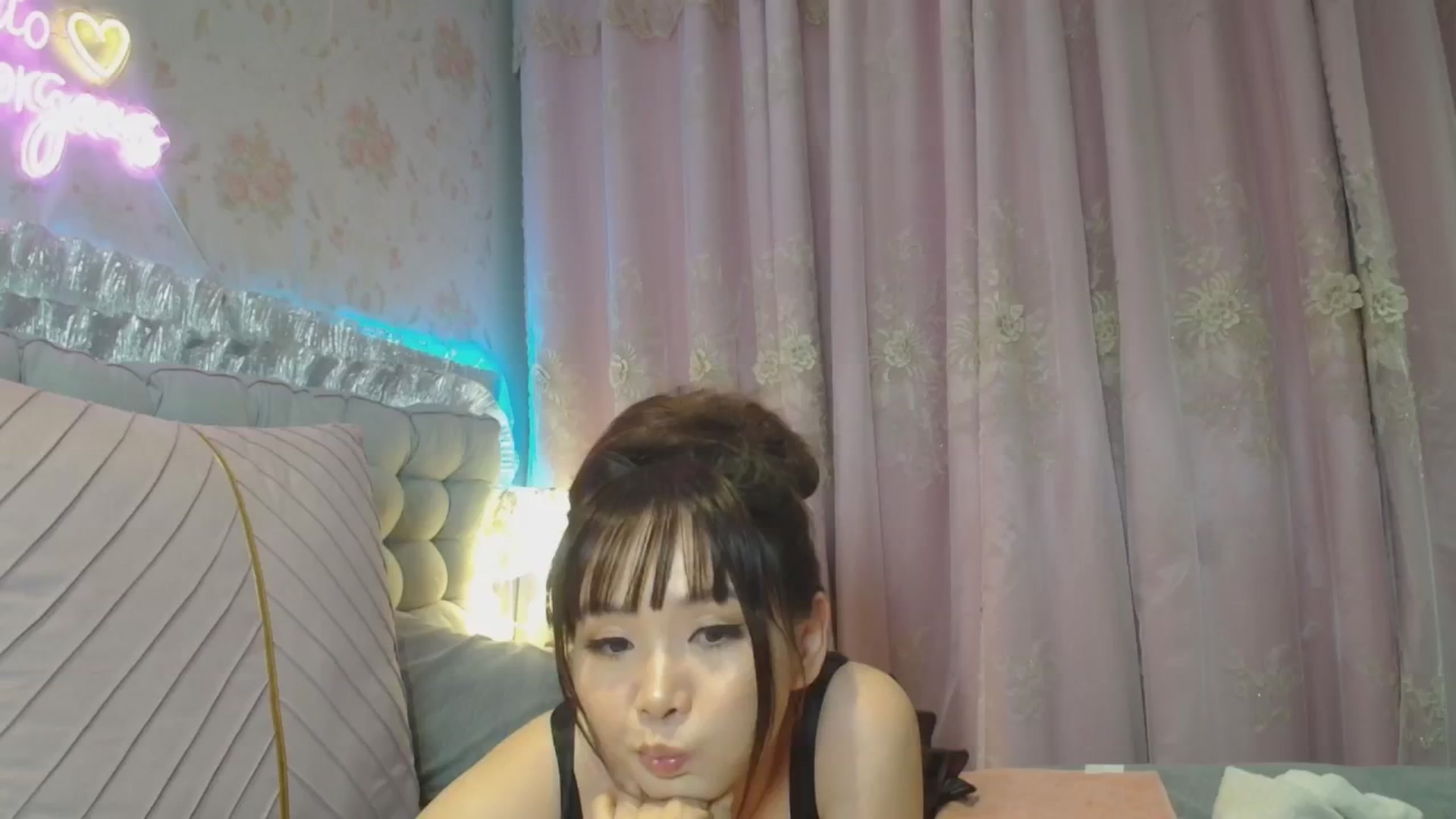 Gallery image thumbnail from HannaElite's myfreecams stream on, 06/28/2025, 12:48 image 18 of 20
