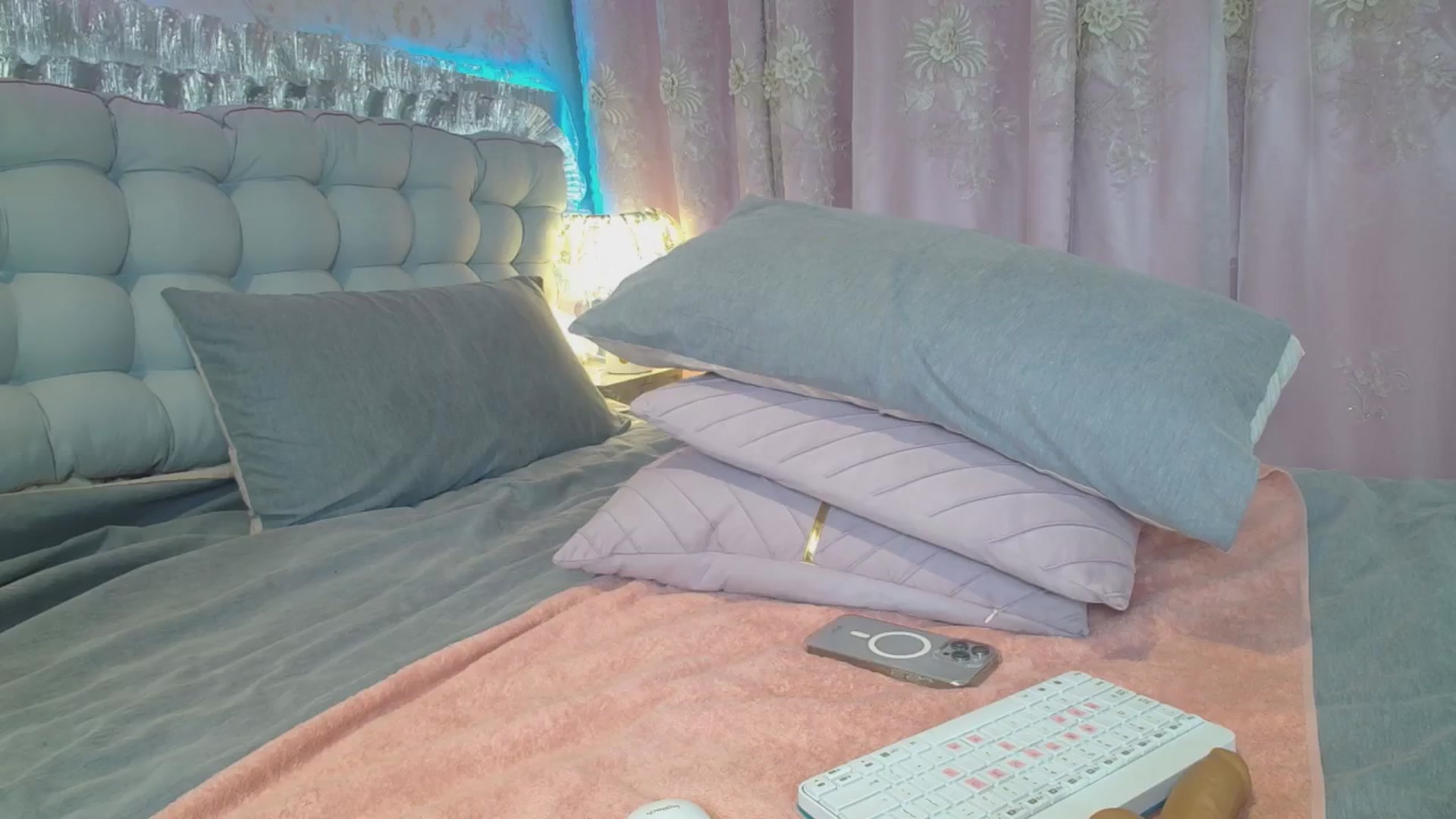 Gallery image thumbnail from HannaElite's myfreecams stream on, 06/29/2025, 07:07 image 12 of 20