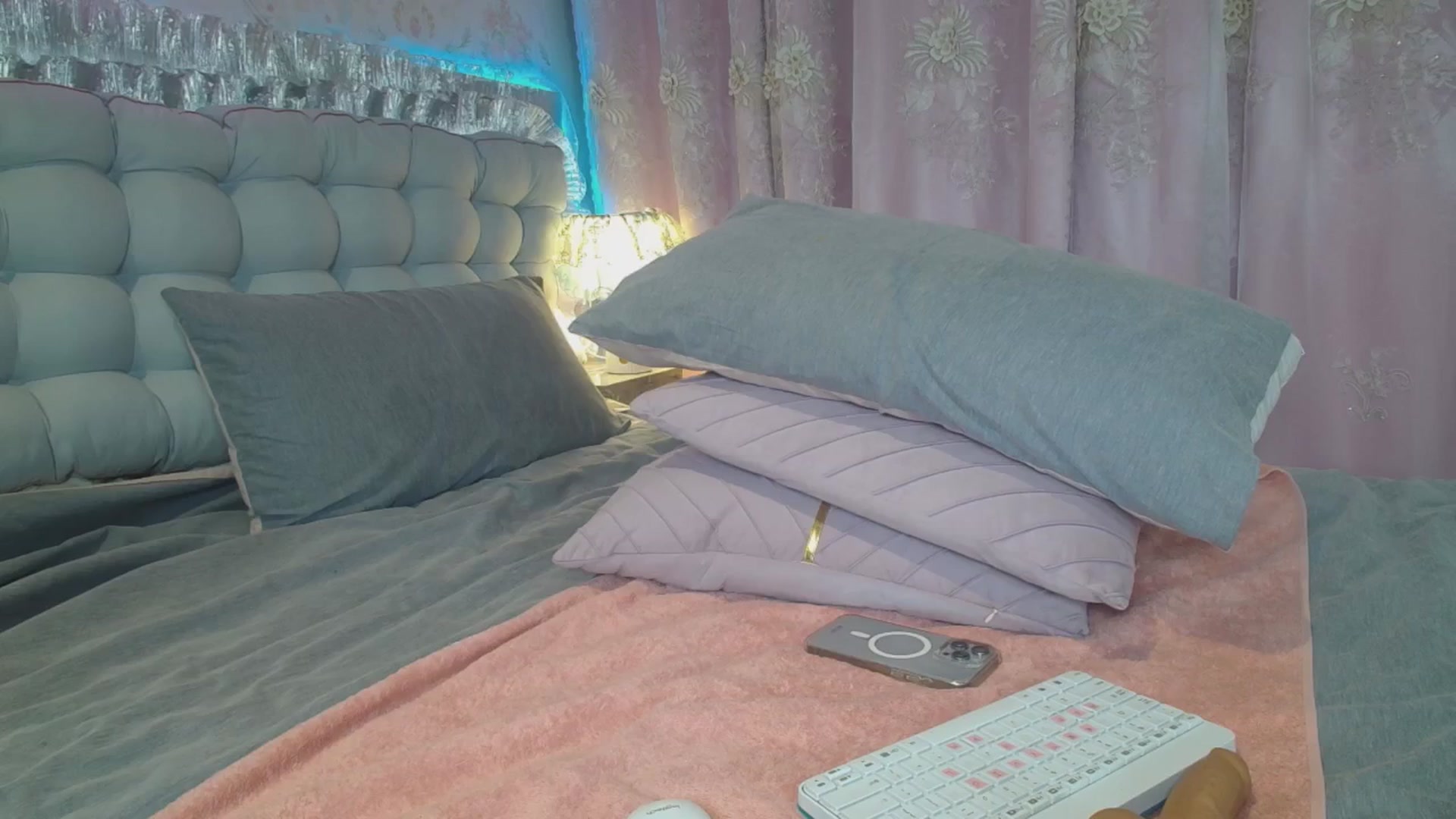 Gallery image thumbnail from HannaElite's myfreecams stream on, 06/29/2025, 07:07 image 13 of 20