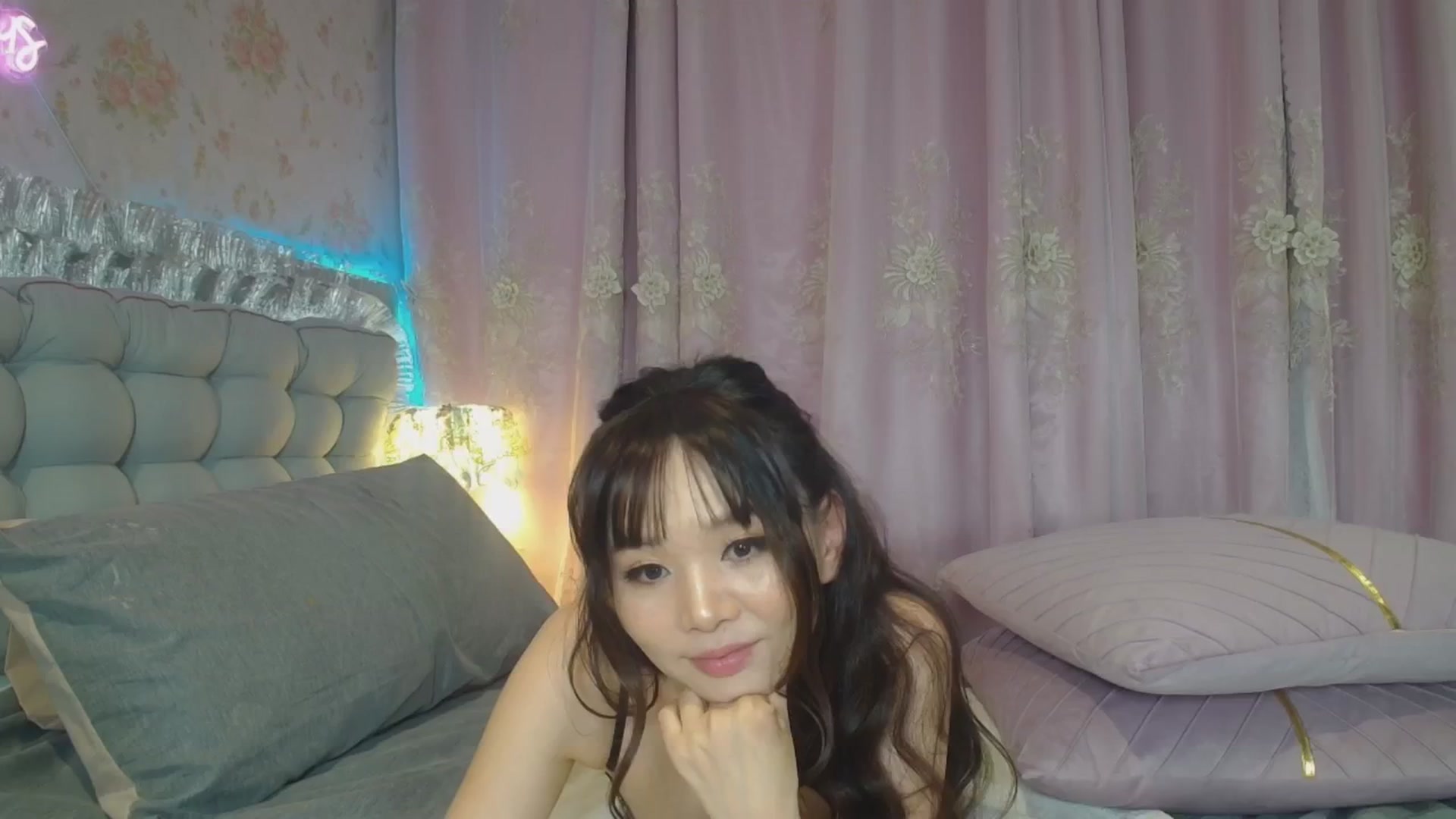 Gallery image thumbnail from HannaElite's myfreecams stream on, 07/05/2025, 13:21 image 4 of 20