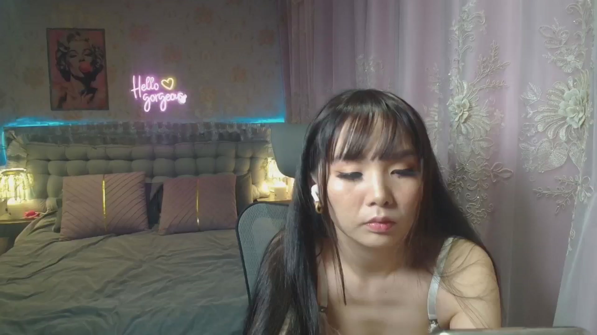 Gallery image thumbnail from HannaElite's myfreecams stream on, 07/25/2025, 10:26 image 7 of 20