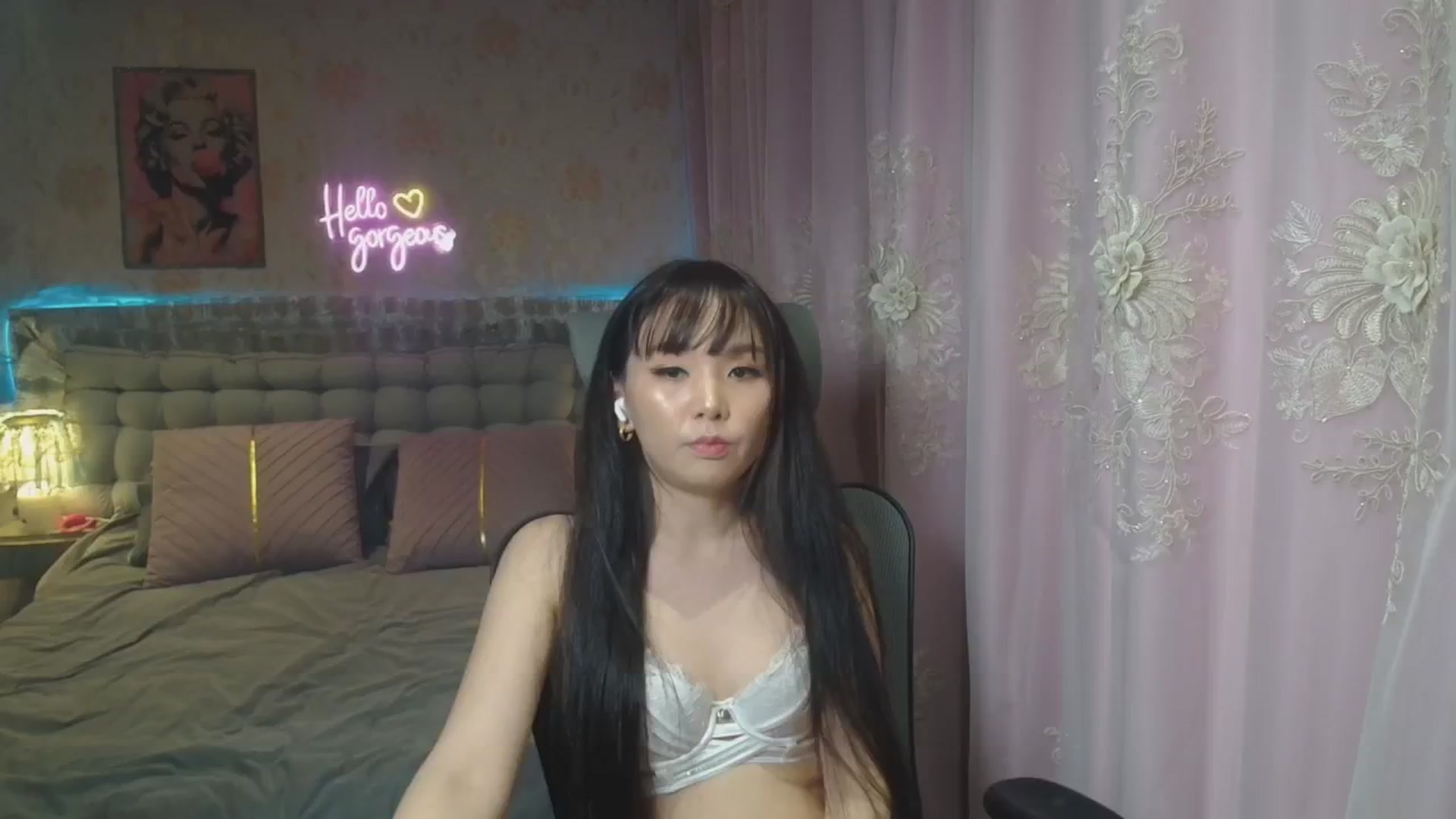 Gallery image thumbnail from HannaElite's myfreecams stream on, 07/25/2025, 10:26 image 10 of 20