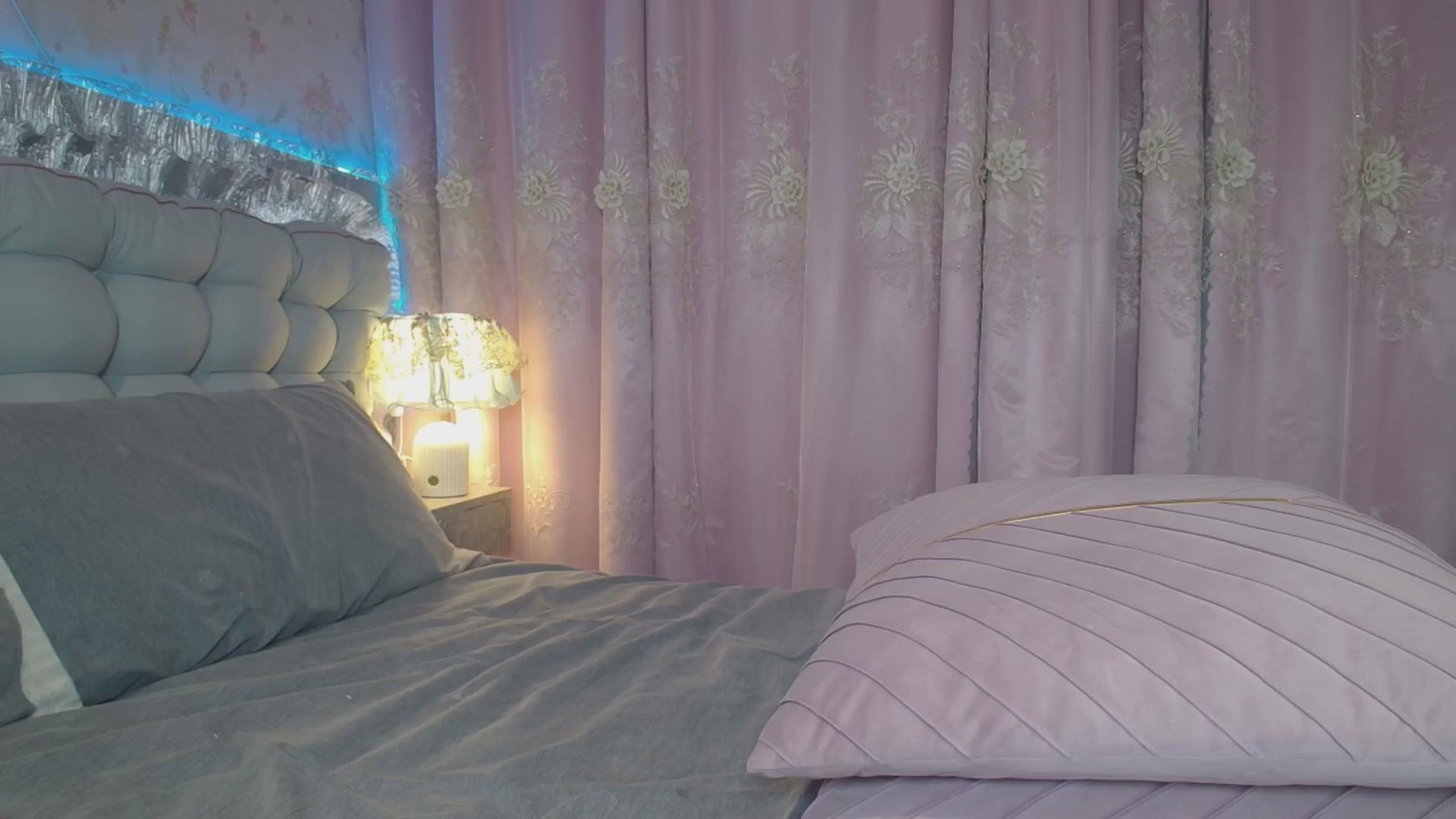 Gallery image thumbnail from HannaElite's myfreecams stream on, 08/03/2025, 07:53 image 3 of 20