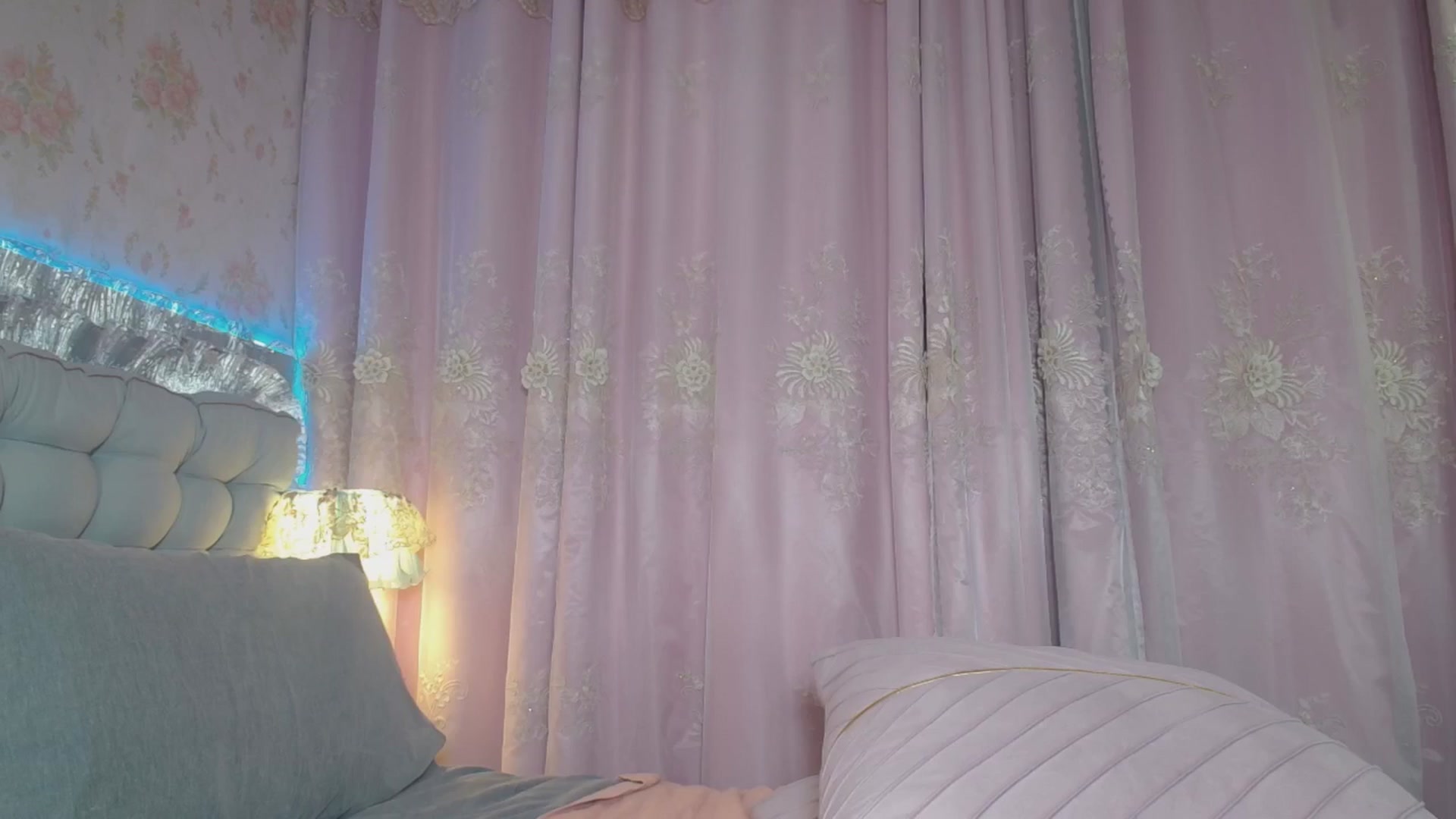 Gallery image thumbnail from HannaElite's myfreecams stream on, 08/03/2025, 09:51 image 13 of 20