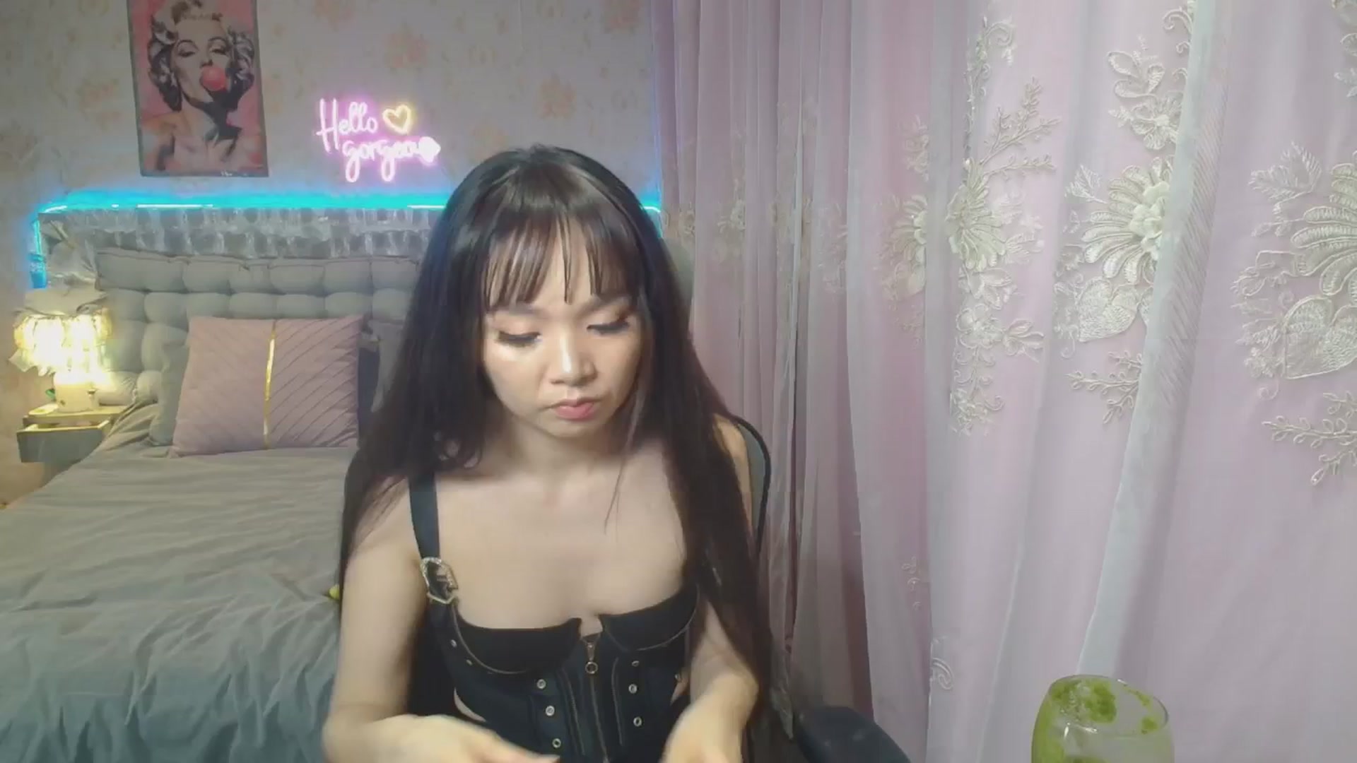 Gallery image thumbnail from HannaElite's myfreecams stream on, 08/08/2025, 12:20 image 7 of 20