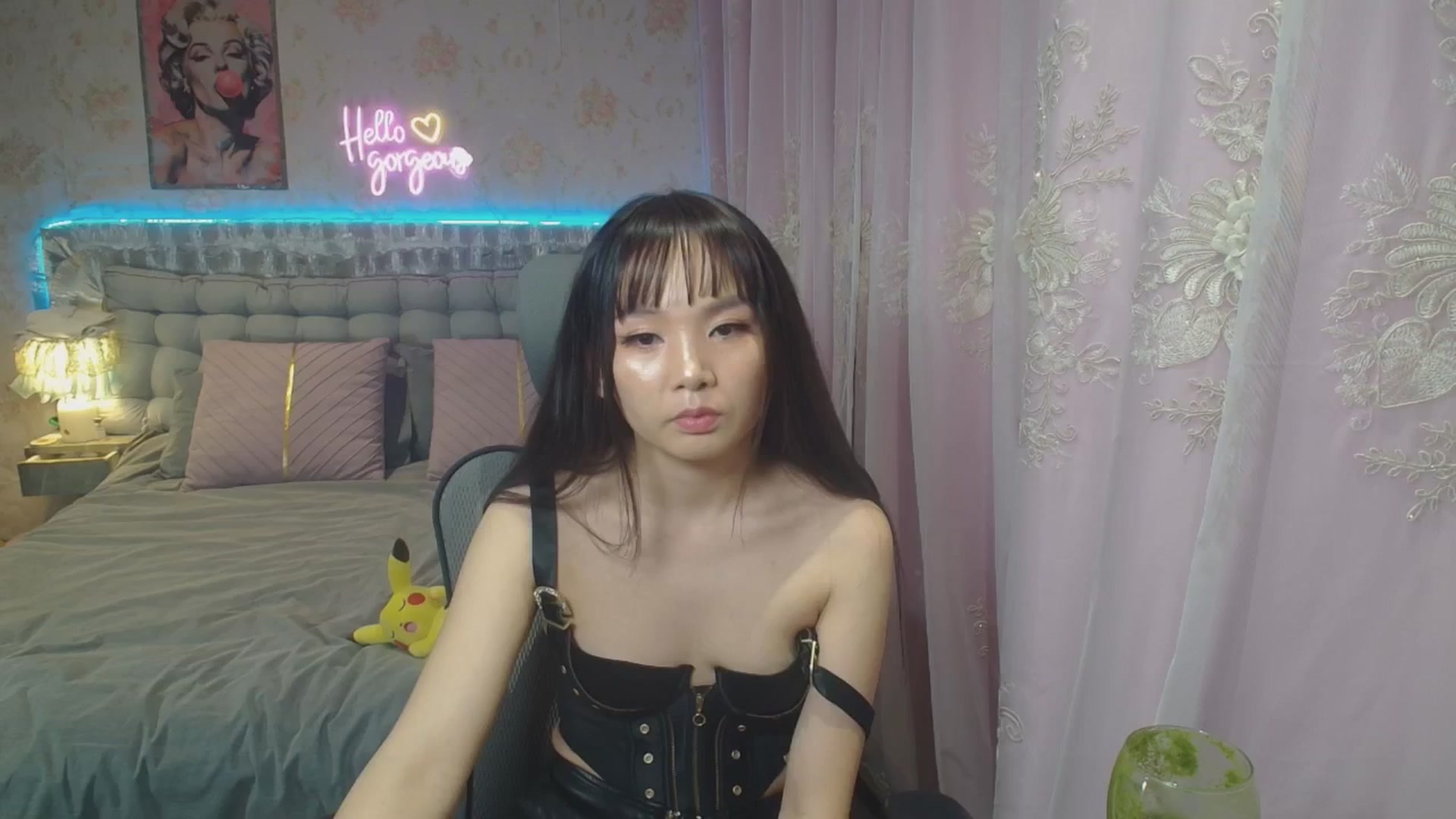 Gallery image thumbnail from HannaElite's myfreecams stream on, 08/08/2025, 12:20 image 10 of 20
