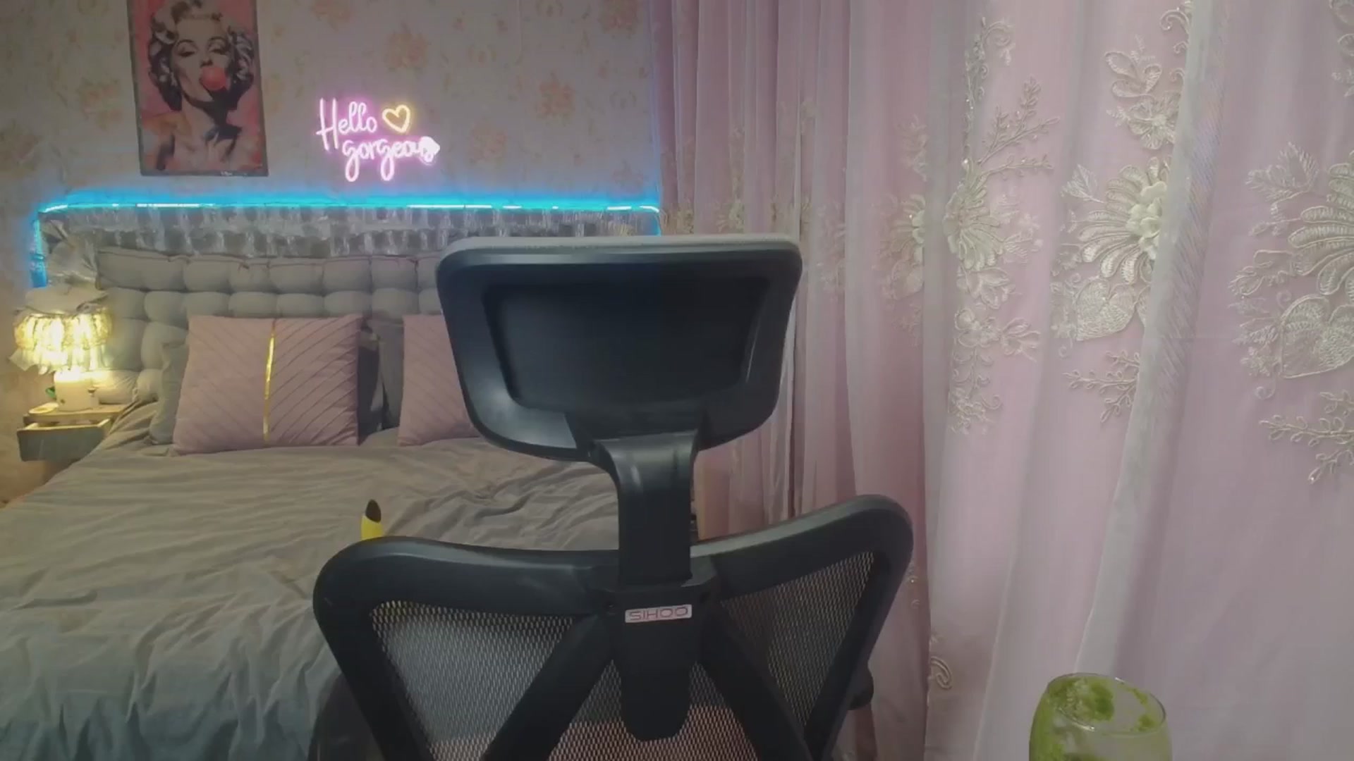 Gallery image thumbnail from HannaElite's myfreecams stream on, 08/08/2025, 12:20 image 6 of 20