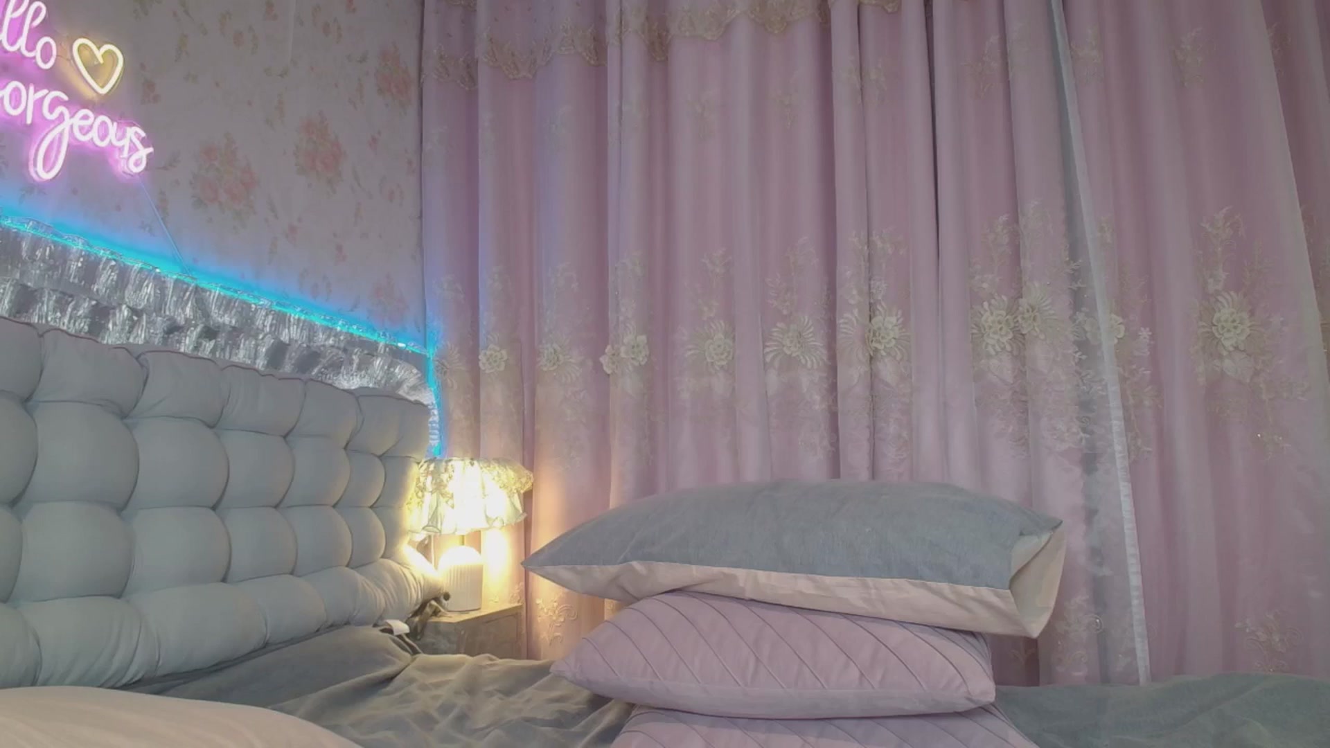 Gallery image thumbnail from HannaElite's myfreecams stream on, 08/09/2025, 08:01 image 3 of 20