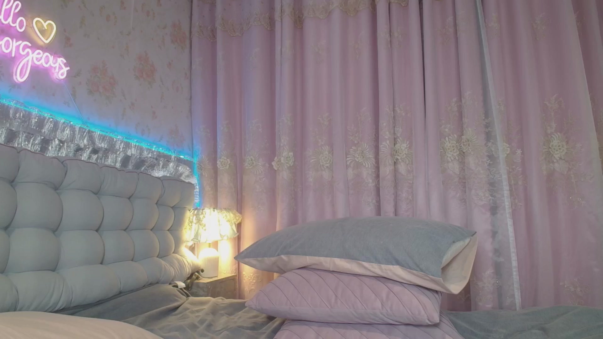 Gallery image thumbnail from HannaElite's myfreecams stream on, 08/09/2025, 08:01 image 5 of 20