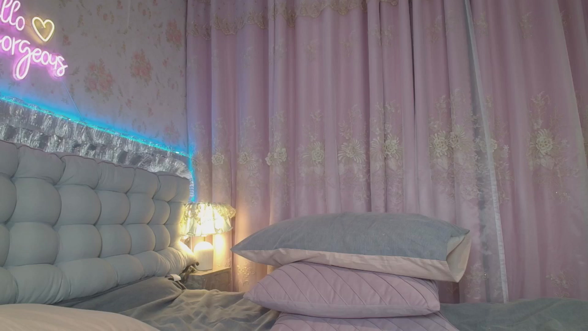 Gallery image thumbnail from HannaElite's myfreecams stream on, 08/09/2025, 08:01 image 2 of 20