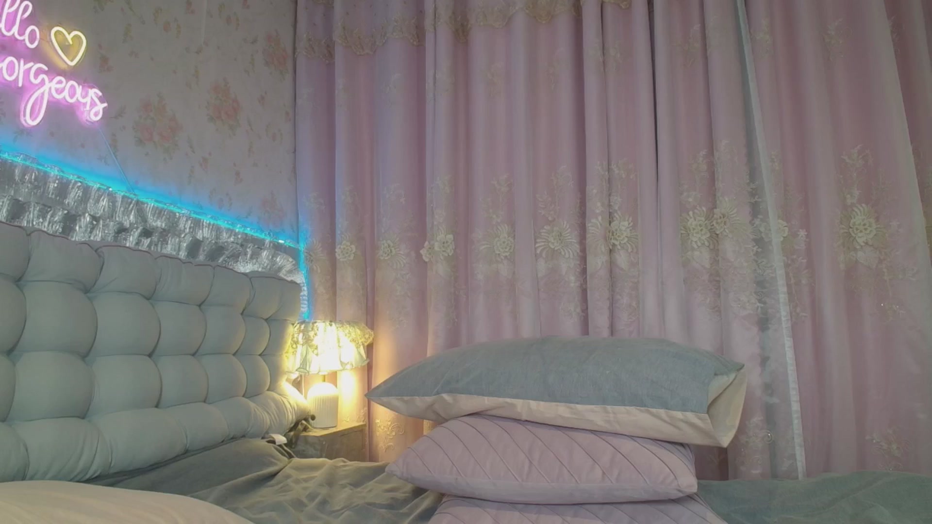 Gallery image thumbnail from HannaElite's myfreecams stream on, 08/09/2025, 08:01 image 1 of 20