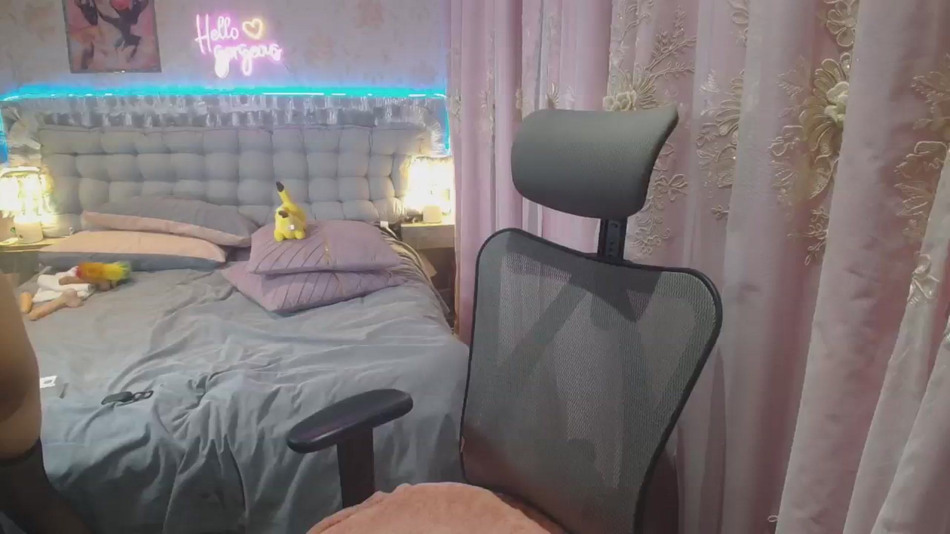 Gallery image thumbnail from HannaElite's myfreecams stream on, 08/09/2025, 08:57 image 8 of 20