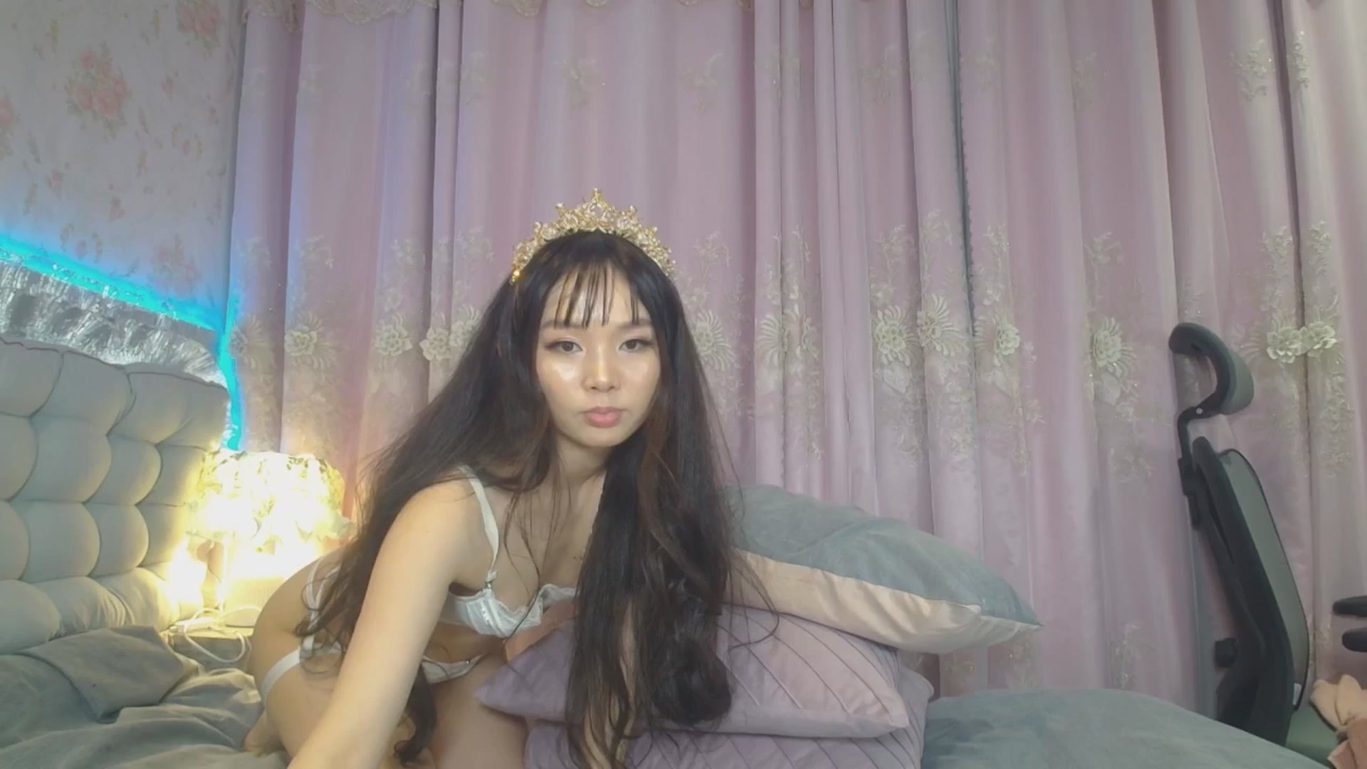 Gallery image thumbnail from HannaElite's myfreecams stream on, 08/10/2025, 12:25 image 8 of 20