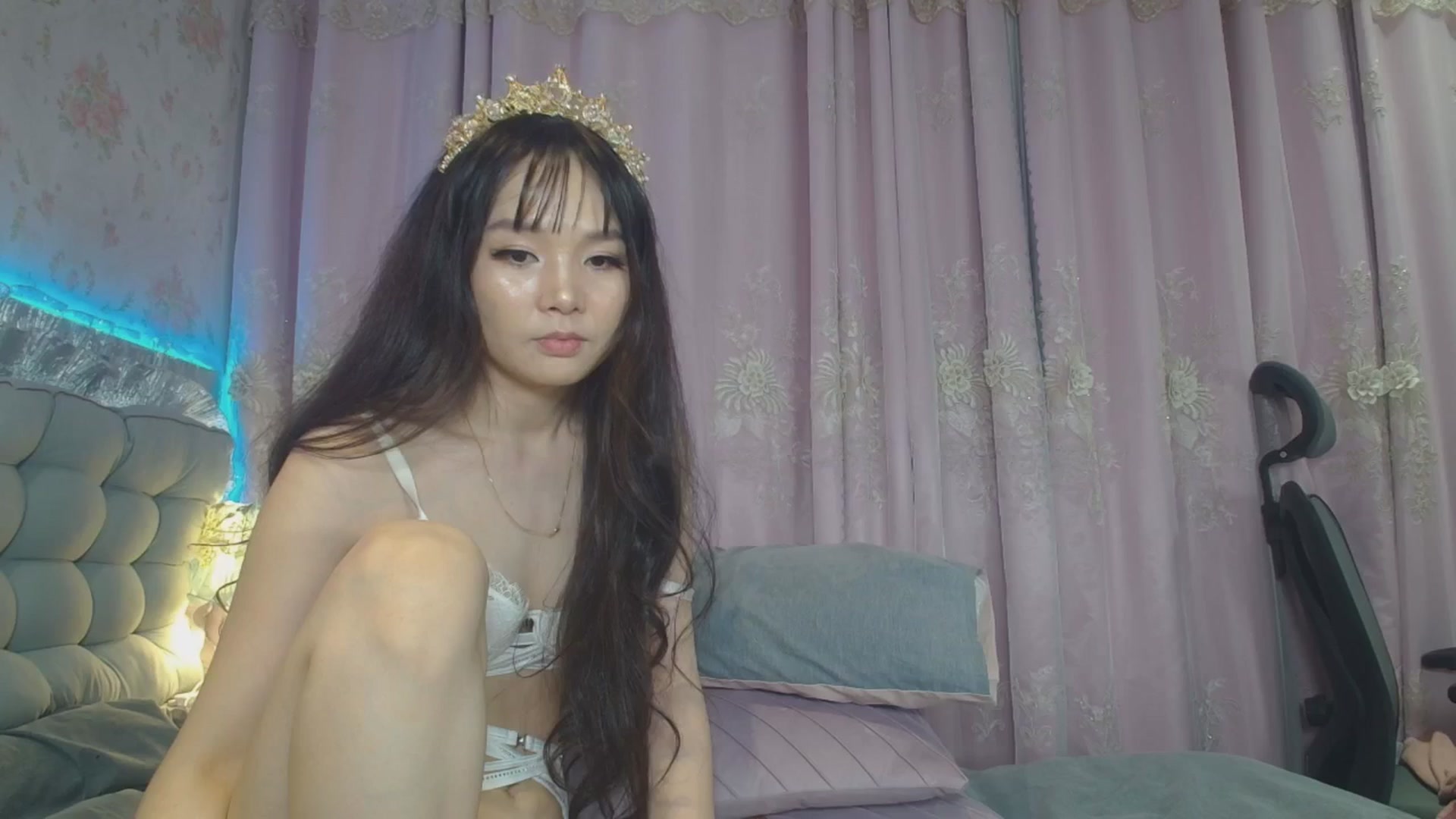 Gallery image thumbnail from HannaElite's myfreecams stream on, 08/10/2025, 12:25 image 13 of 20