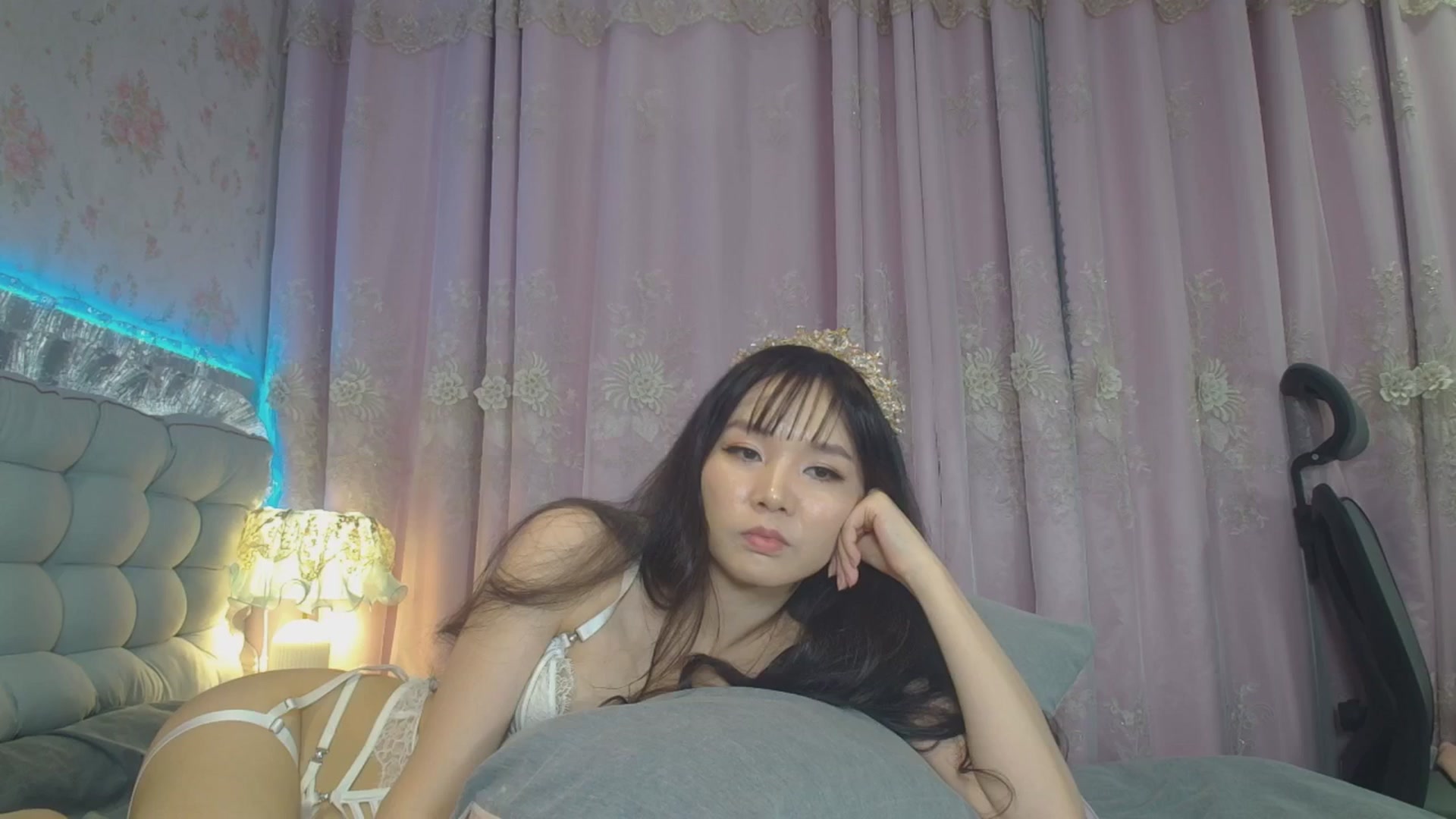 Gallery image thumbnail from HannaElite's myfreecams stream on, 08/10/2025, 12:25 image 10 of 20