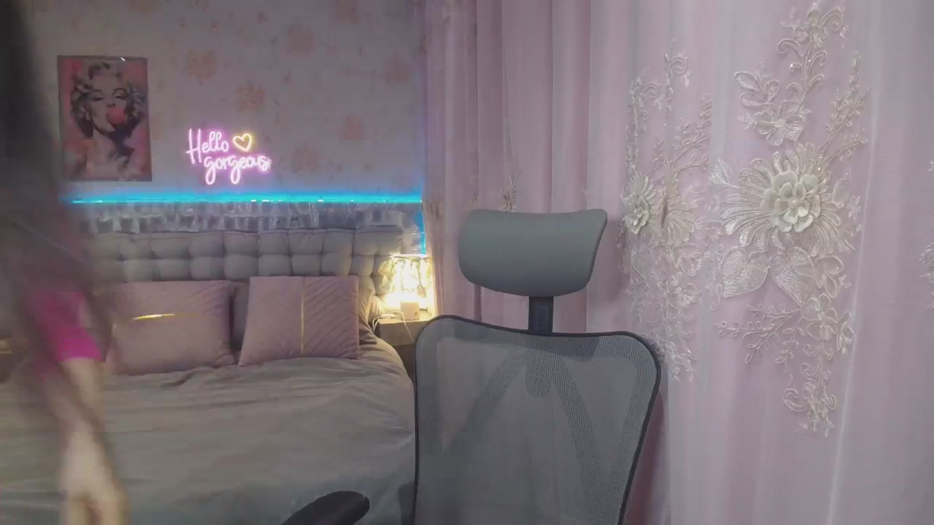 Gallery image thumbnail from HannaElite's myfreecams stream on, 08/16/2025, 09:15 image 4 of 20