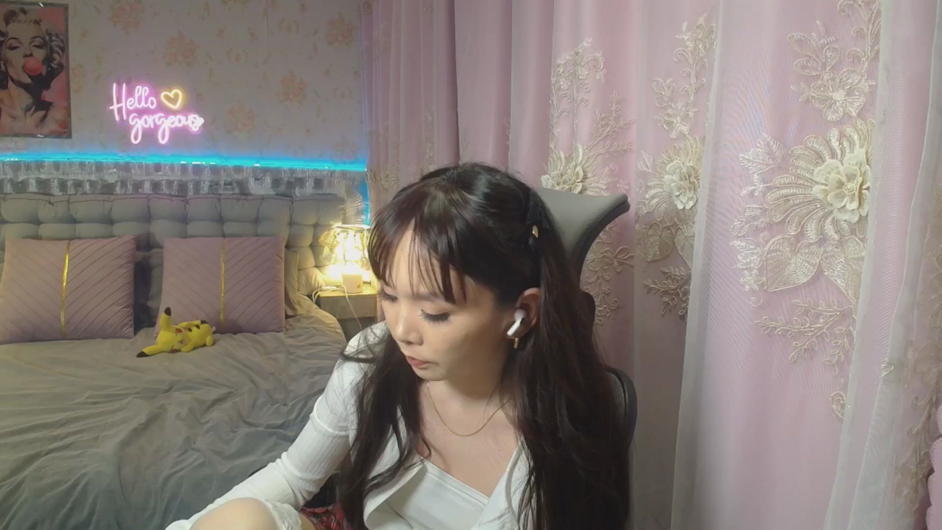 Gallery image thumbnail from HannaElite's myfreecams stream on, 08/17/2025, 12:33 image 10 of 20