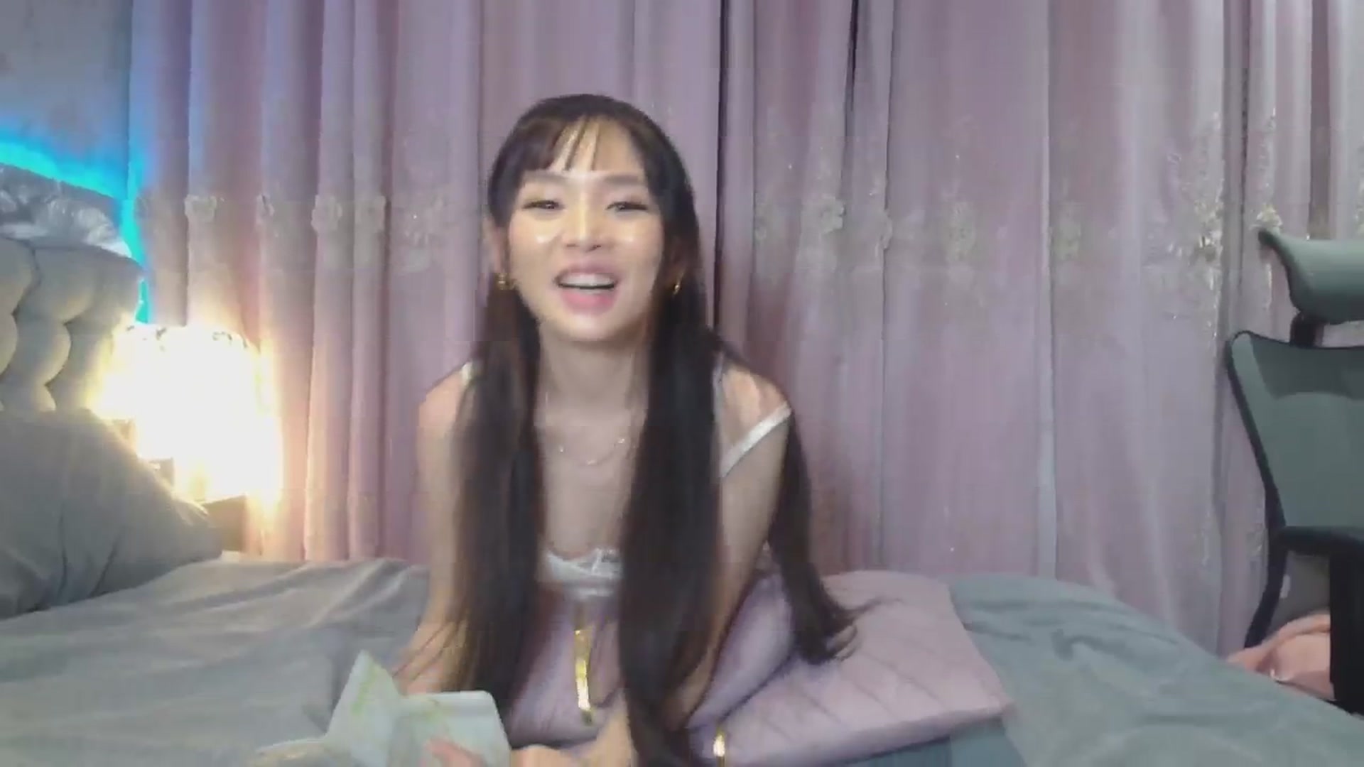 Gallery image thumbnail from HannaElite's myfreecams stream on, 08/23/2025, 12:00 image 18 of 20