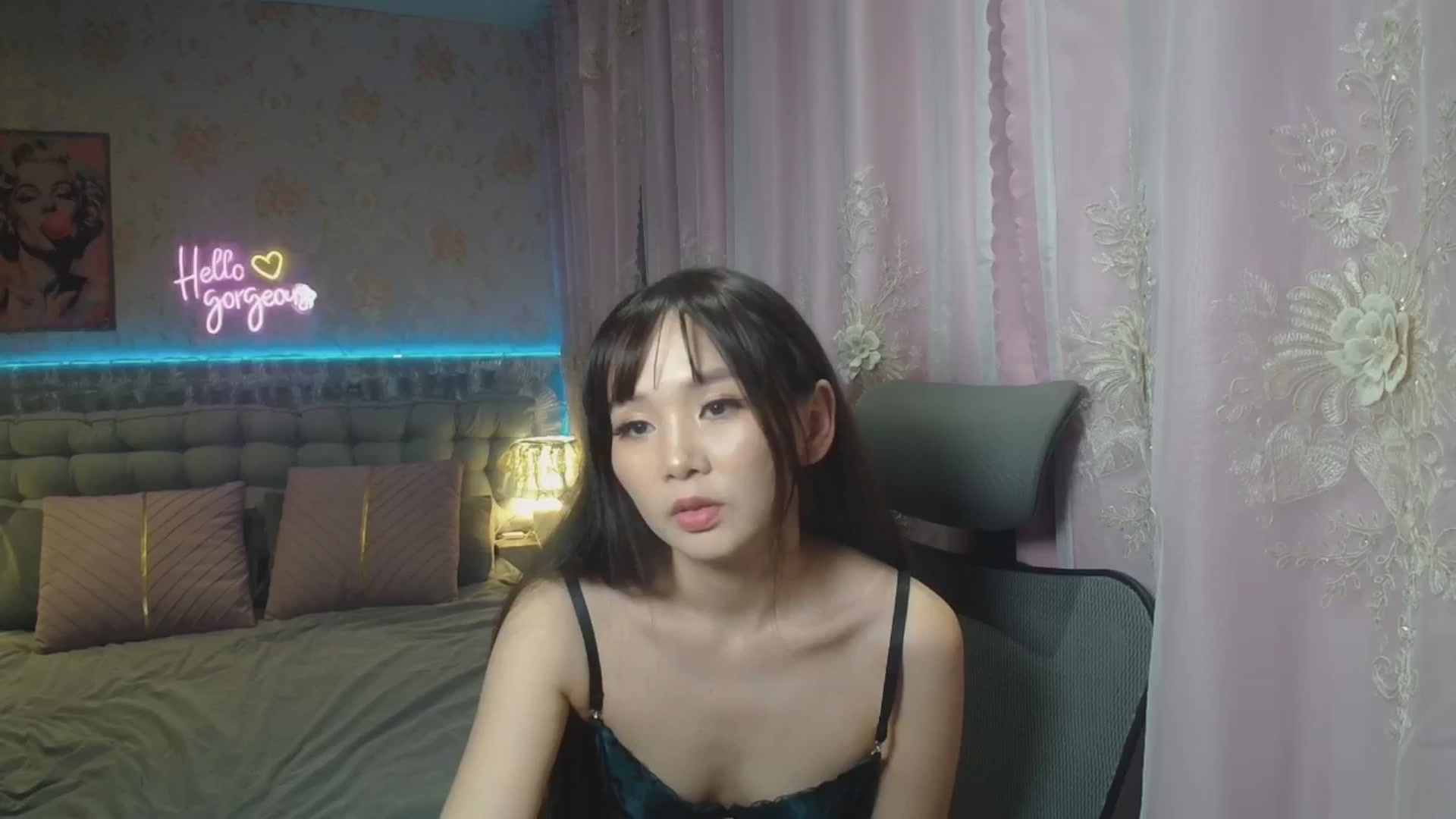 Gallery image thumbnail from HannaElite's myfreecams stream on, 08/24/2025, 10:03 image 9 of 20