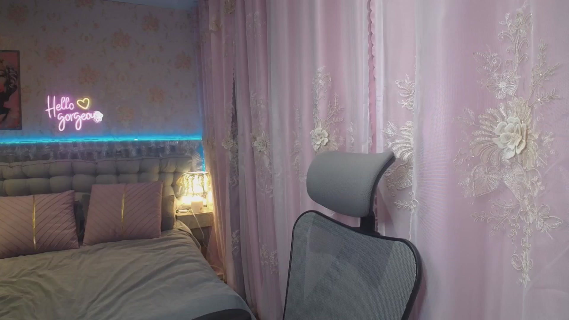 Gallery image thumbnail from HannaElite's myfreecams stream on, 08/24/2025, 10:03 image 18 of 20