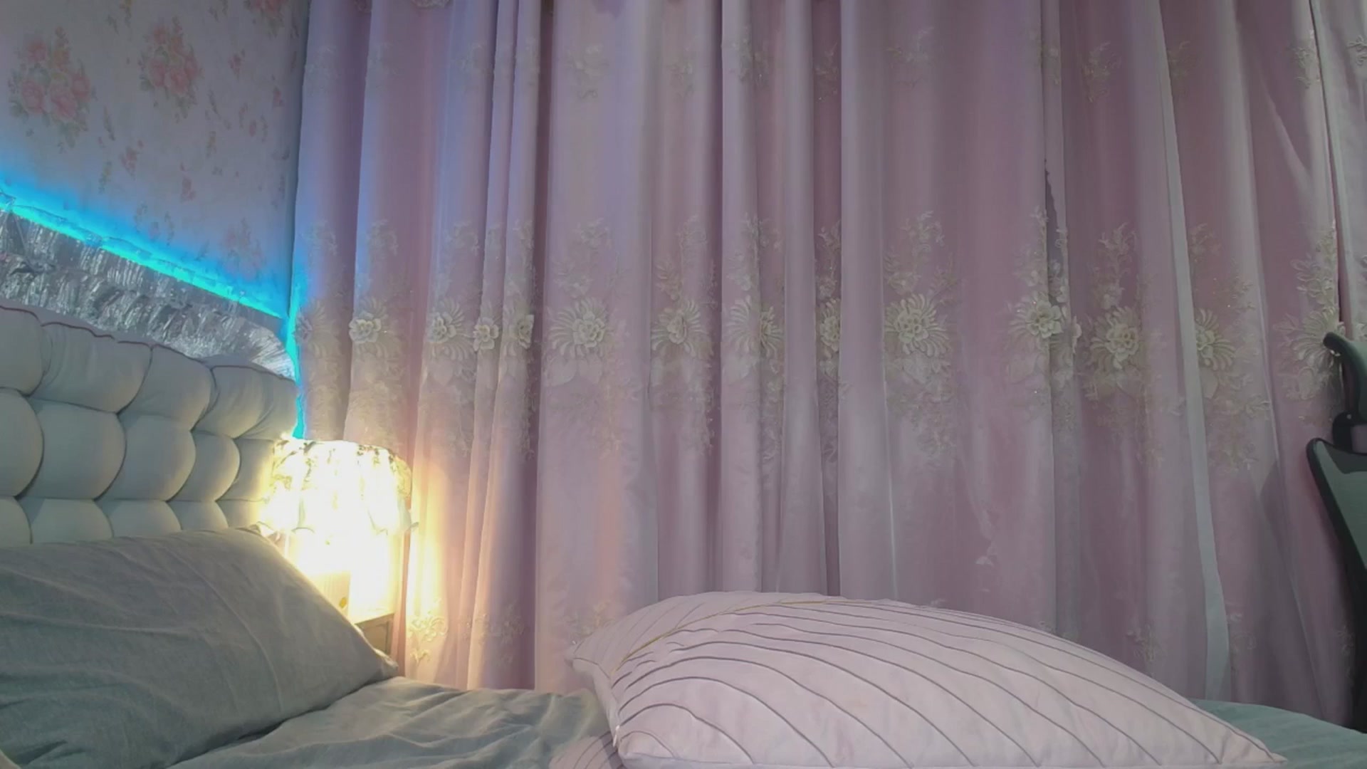Gallery image thumbnail from HannaElite's myfreecams stream on, 09/06/2025, 13:08 image 1 of 20