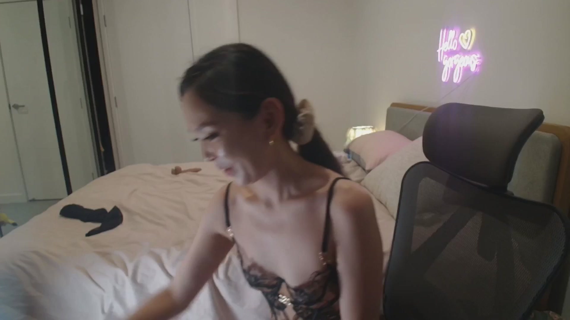 Gallery image thumbnail from HannaElite's myfreecams stream on, 10/19/2025, 10:19 image 12 of 20