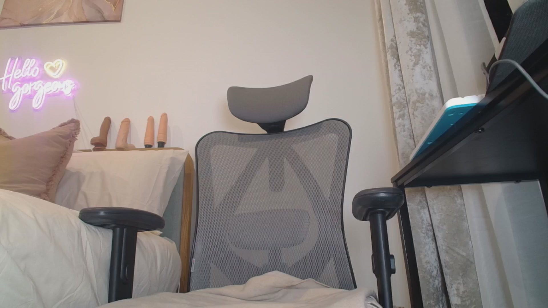 Gallery image thumbnail from HannaElite's myfreecams stream on, 11/01/2025, 11:22 image 1 of 20