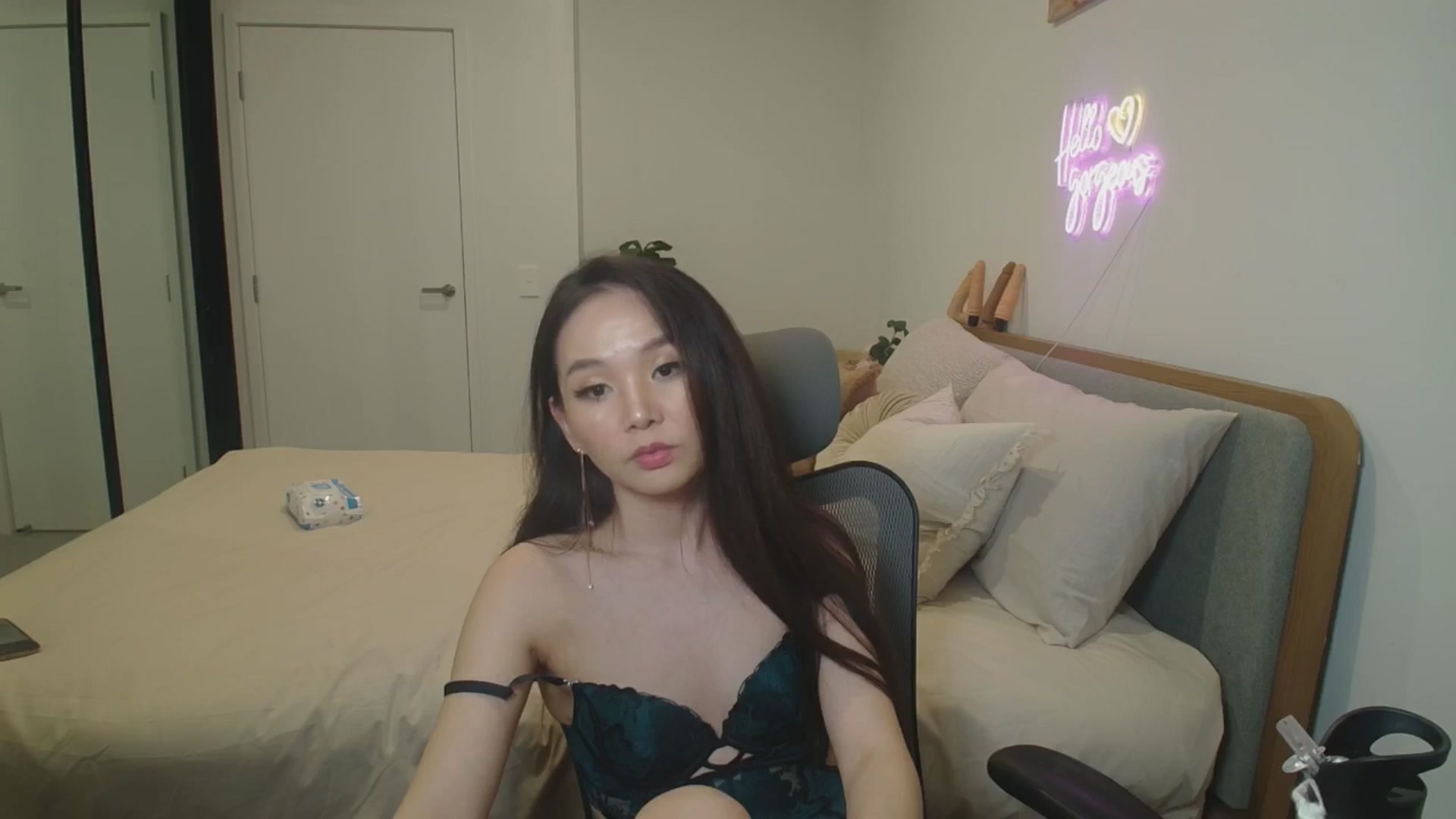 Gallery image thumbnail from HannaElite's myfreecams stream on, 11/08/2025, 12:12 image 12 of 20