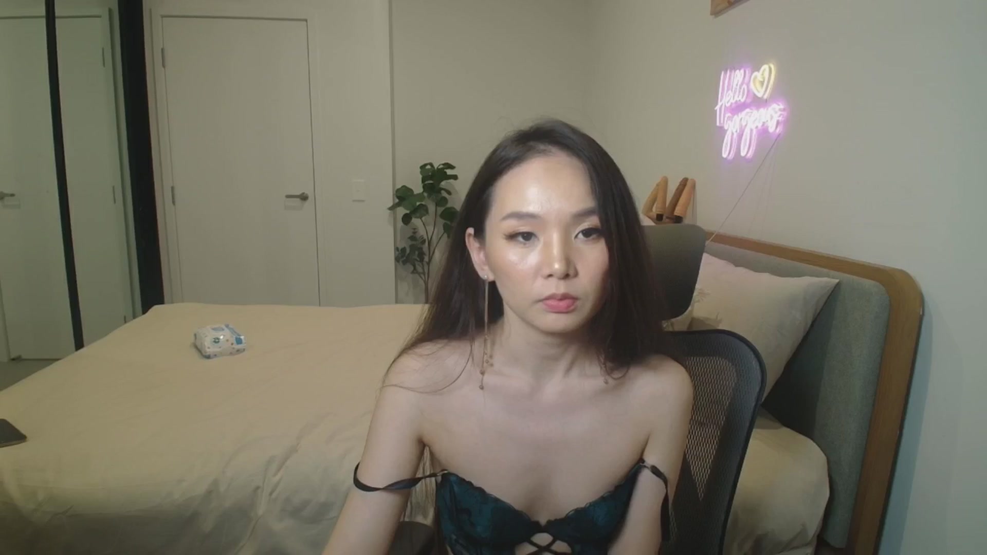 Gallery image thumbnail from HannaElite's myfreecams stream on, 11/08/2025, 12:12 image 7 of 20