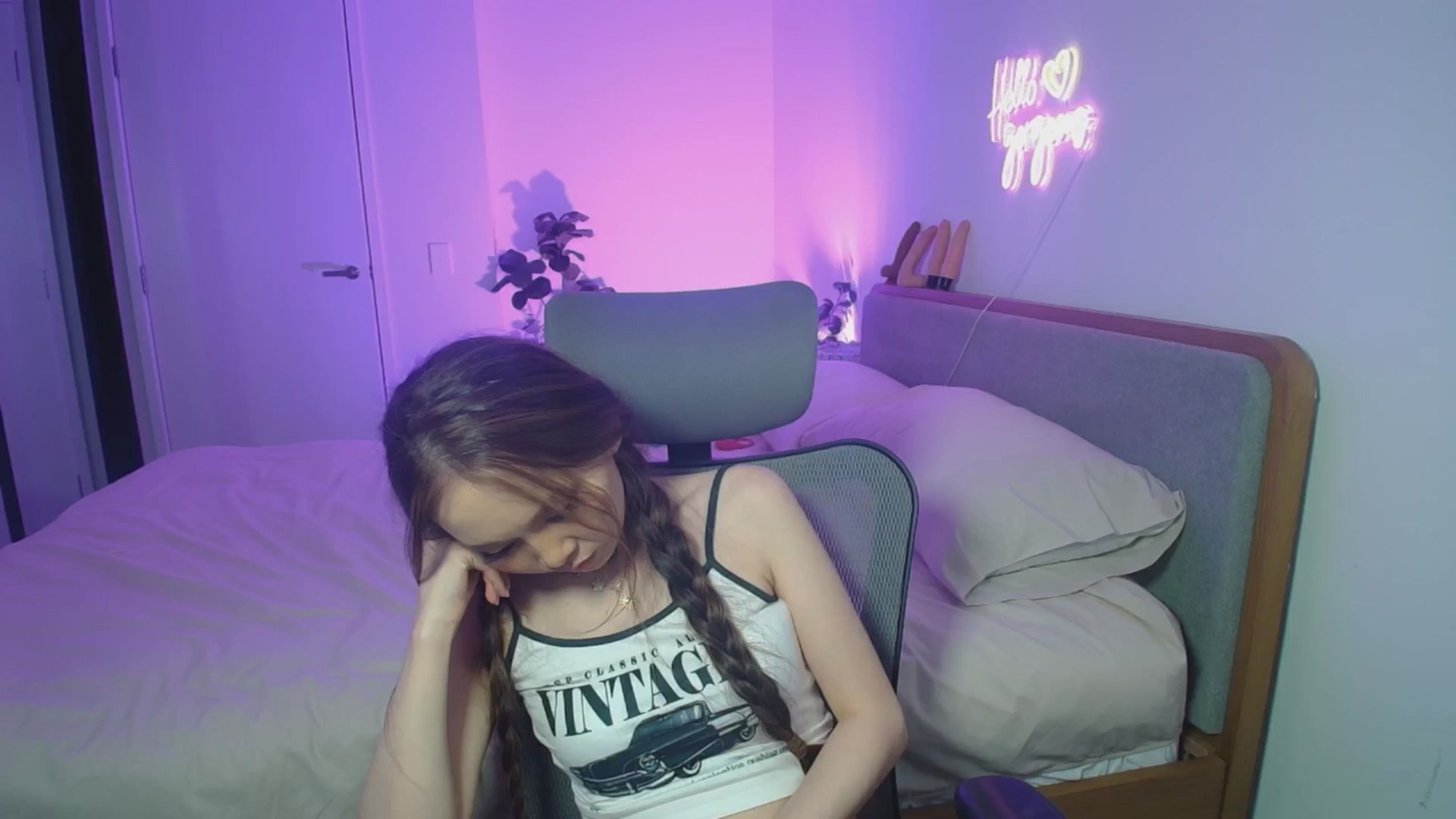 Gallery image thumbnail from HannaElite's myfreecams stream on, 11/22/2025, 11:02 image 17 of 20