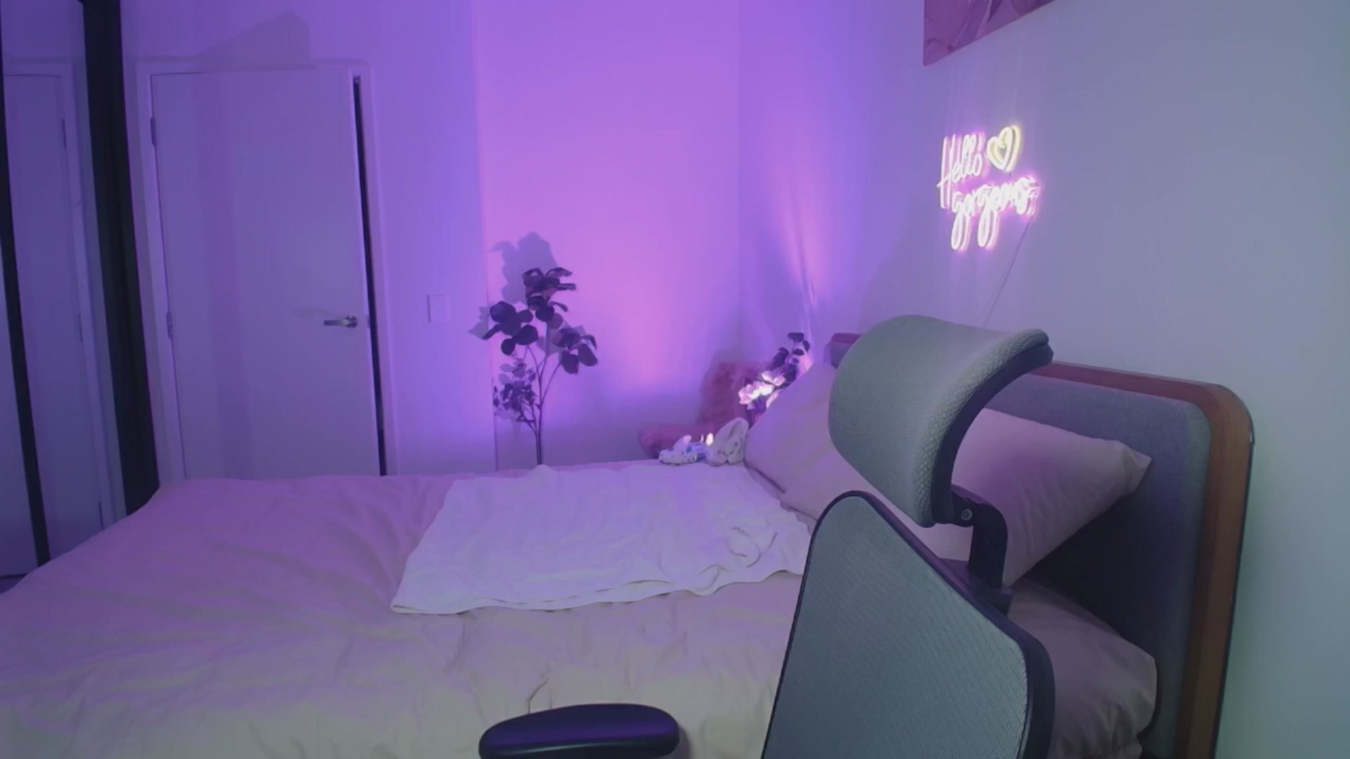 Gallery image thumbnail from HannaElite's myfreecams stream on, 11/30/2025, 11:57 image 16 of 20