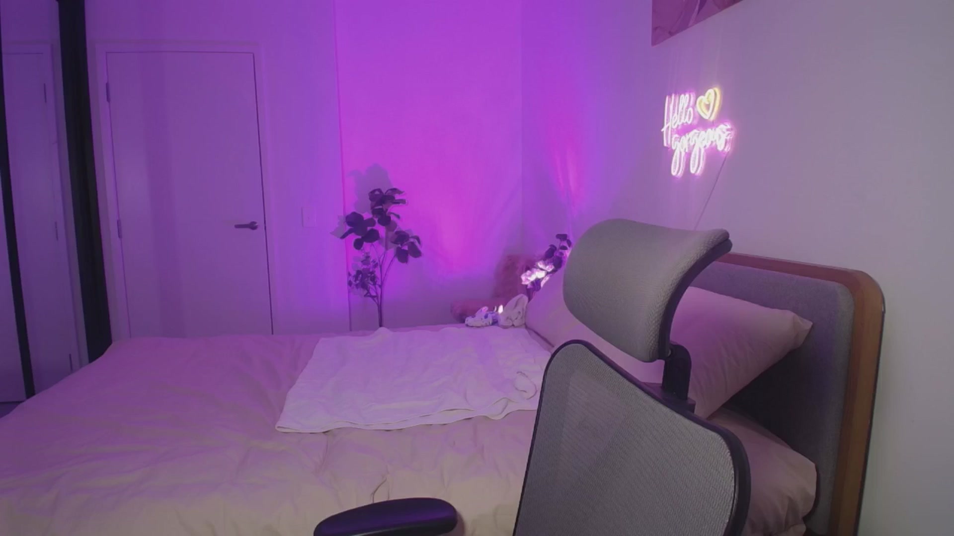 Gallery image thumbnail from HannaElite's myfreecams stream on, 11/30/2025, 11:57 image 7 of 20