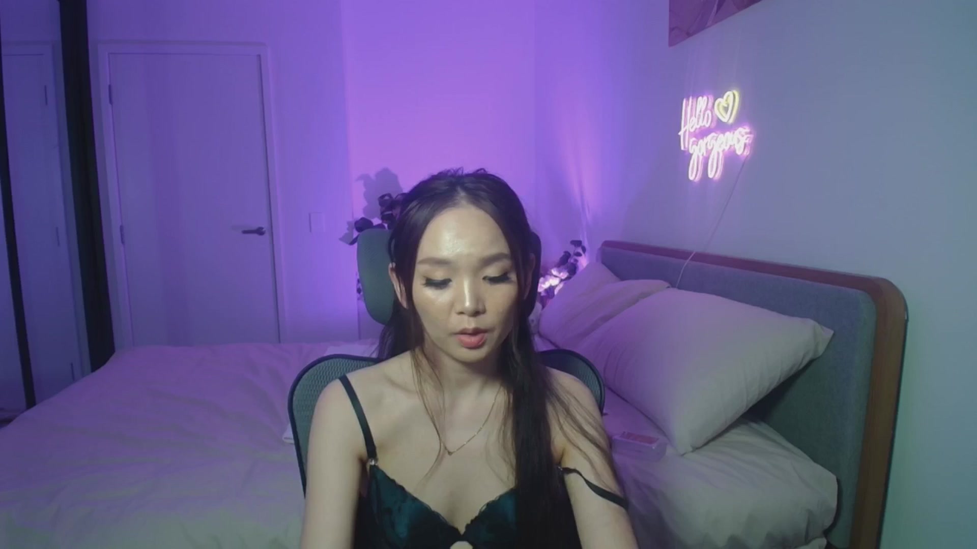 Gallery image thumbnail from HannaElite's myfreecams stream on, 11/30/2025, 11:57 image 12 of 20