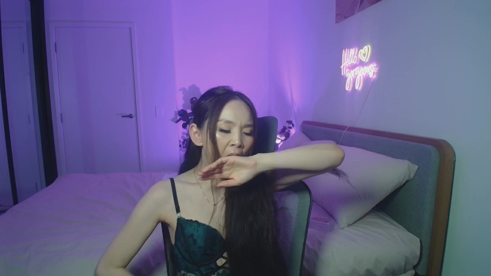 Gallery image thumbnail from HannaElite's myfreecams stream on, 11/30/2025, 11:57 image 9 of 20