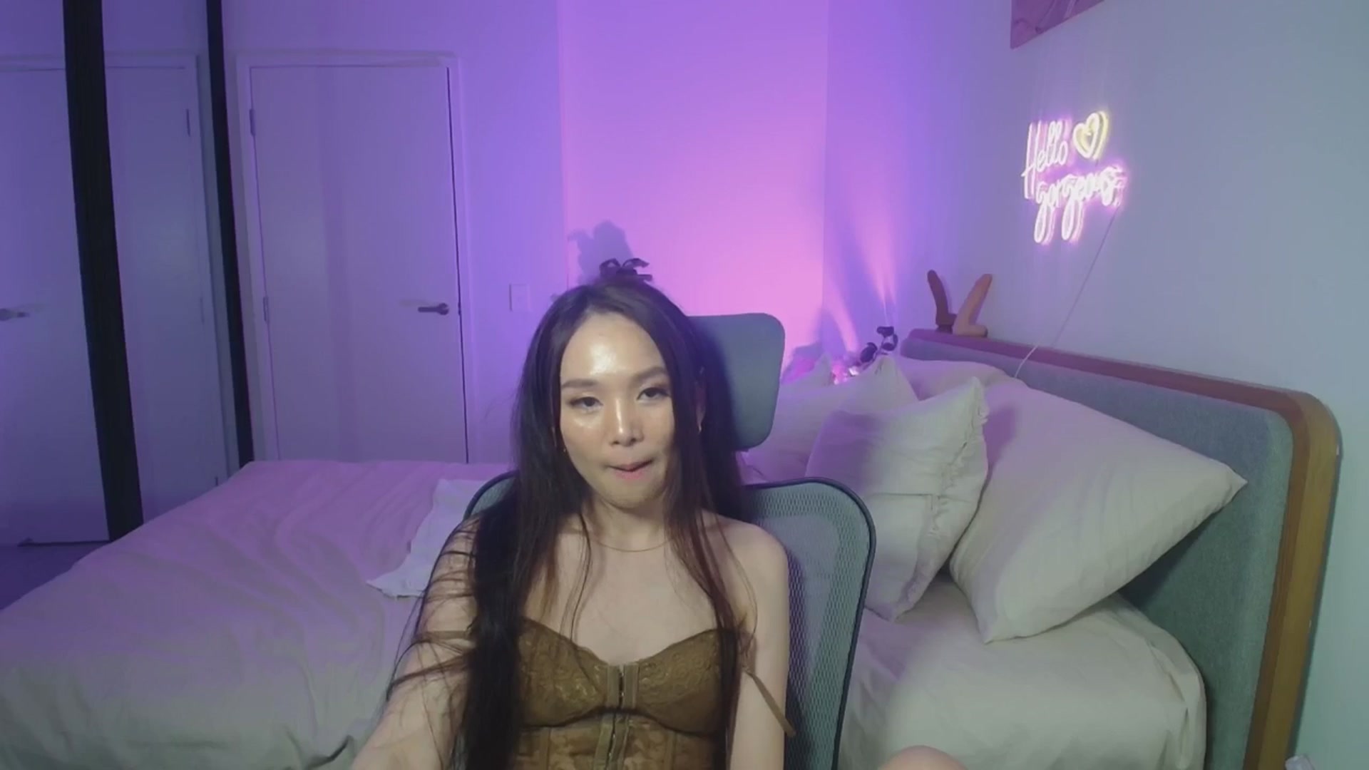 Gallery image thumbnail from HannaElite's myfreecams stream on, 12/14/2025, 11:11 image 4 of 20