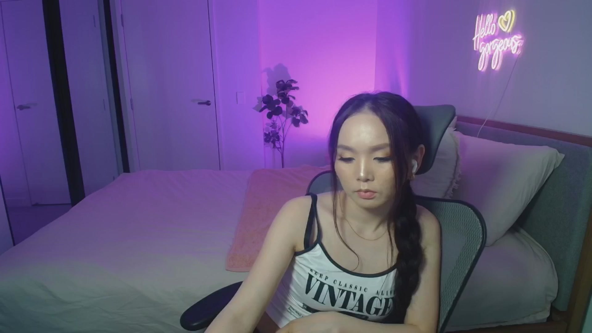 Gallery image thumbnail from HannaElite's myfreecams stream on, 12/19/2025, 09:27 image 6 of 20