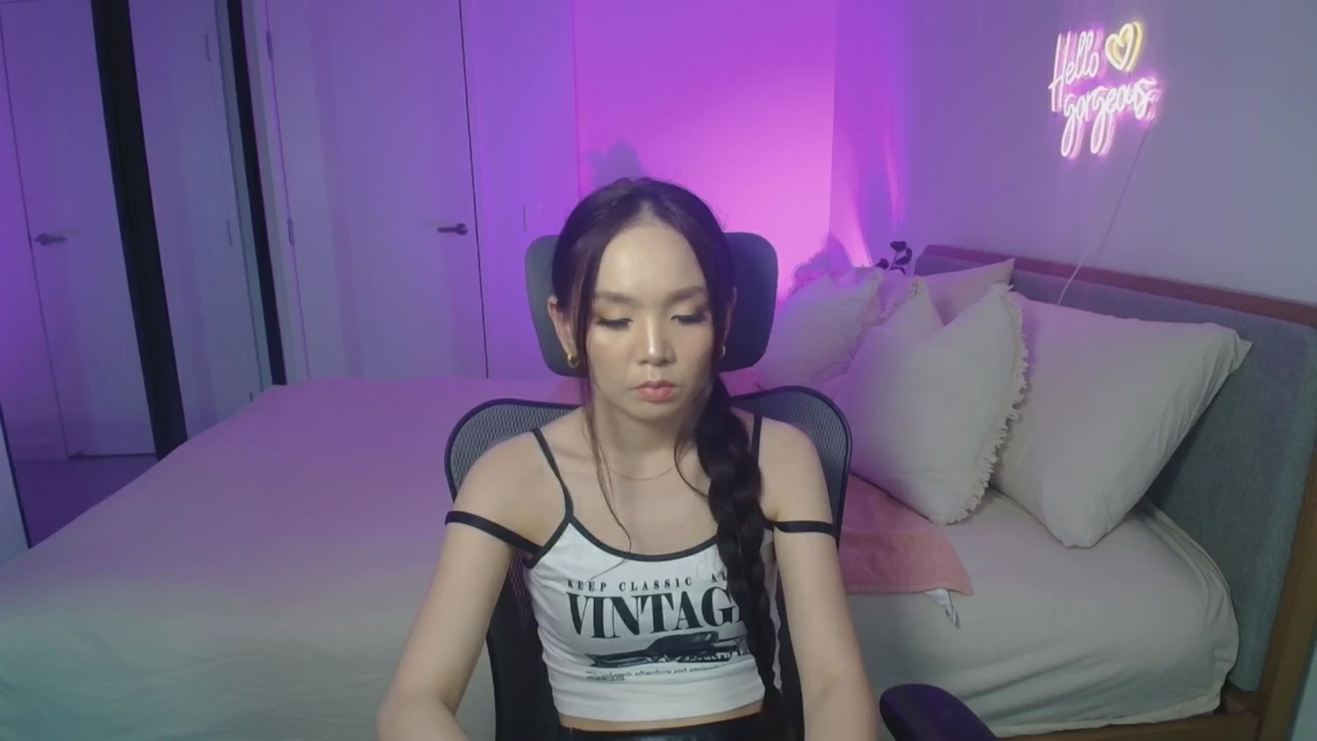 Gallery image thumbnail from HannaElite's myfreecams stream on, 12/19/2025, 09:27 image 4 of 20
