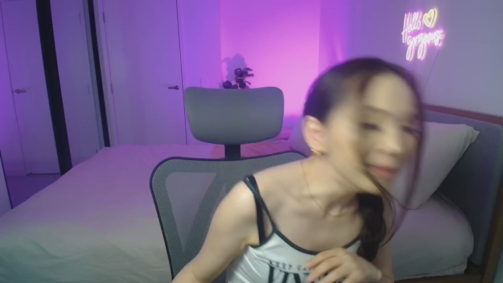 Gallery image thumbnail from HannaElite's myfreecams stream on, 12/19/2025, 09:27 image 8 of 20